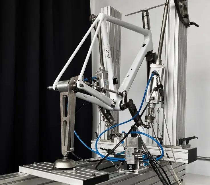 AURUM Magma パフォーマンスロード | CYCLISM