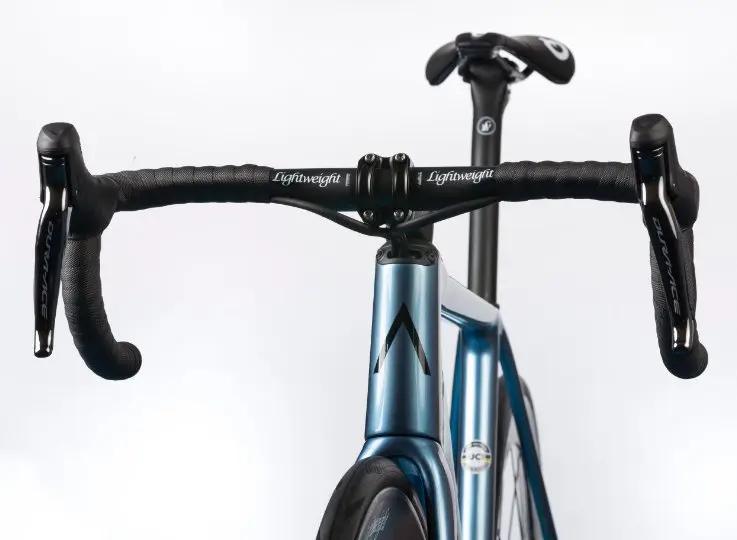 AURUM Magma パフォーマンスロードバイク | CYCLISM