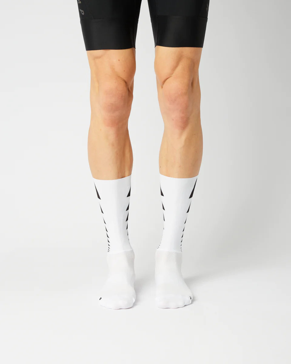 Fingerscrossed サイクルソックス #Aero Movement Arrow | CYCLISM