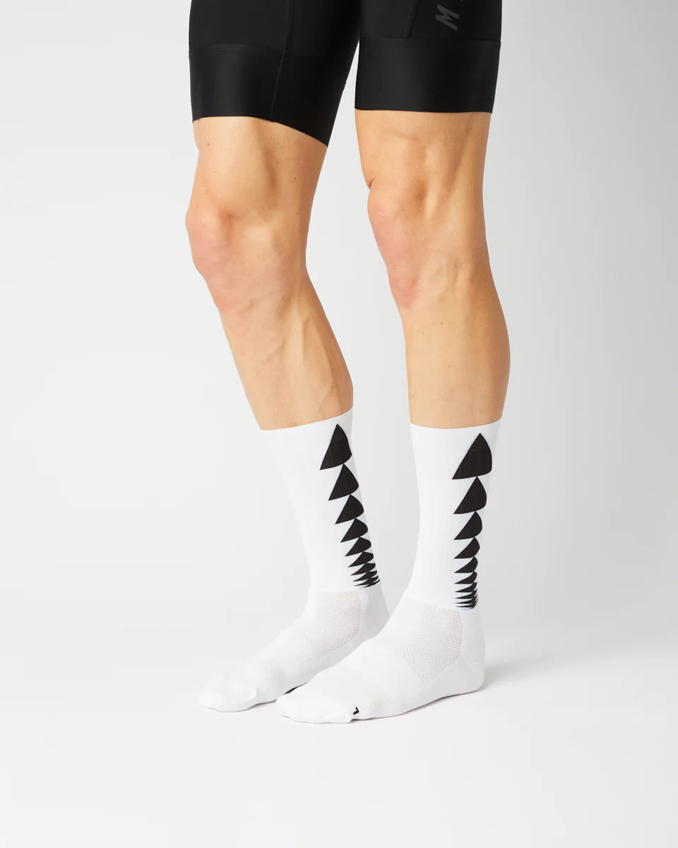 Fingerscrossed サイクルソックス #Aero Movement Arrow | CYCLISM