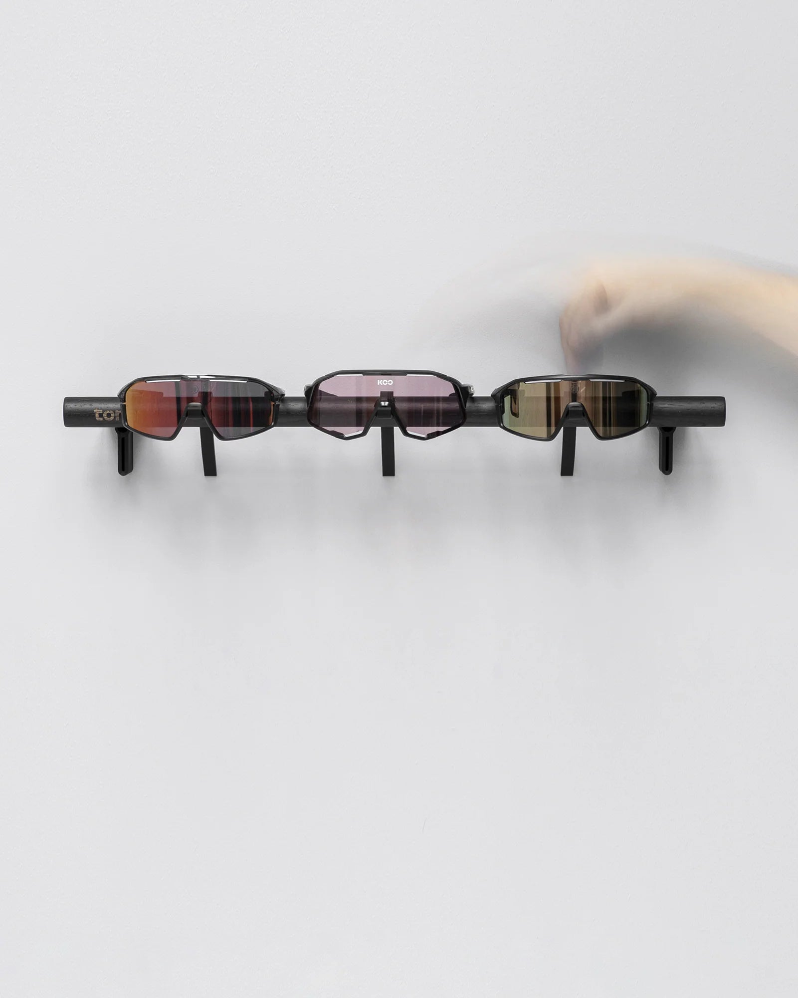 TONS Bar D｜サングラス3本収納に最適な壁掛けラック｜トライアスリート＆ロードバイク乗りに最適 | CYCLISM