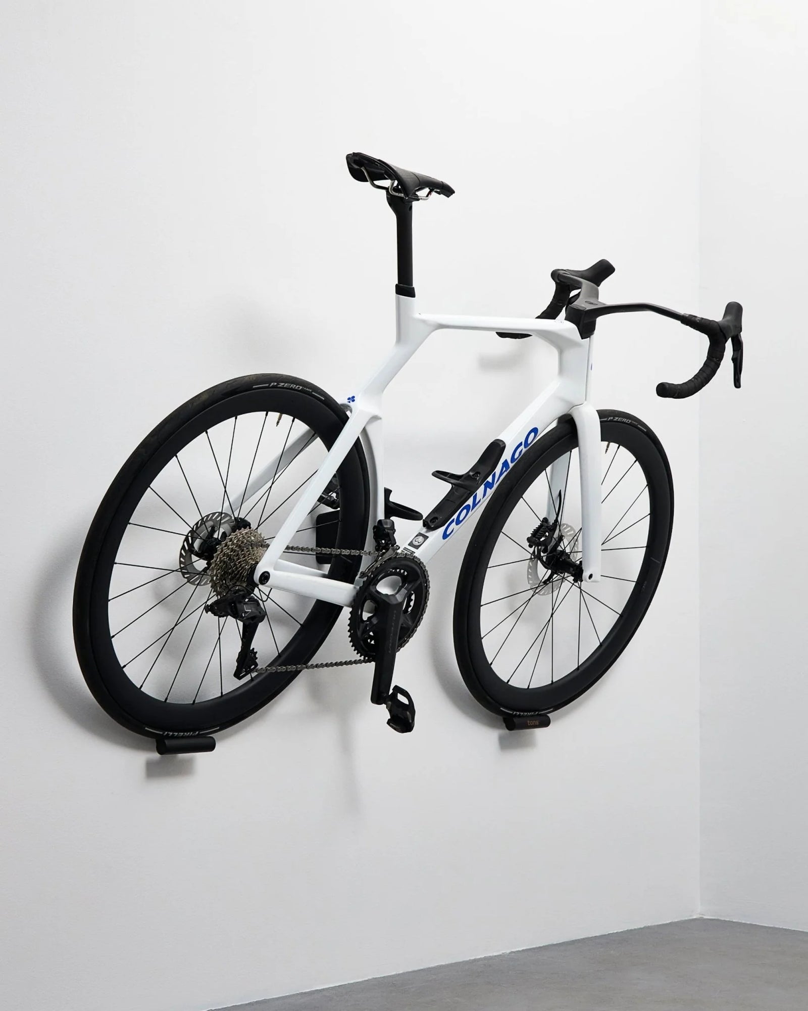 TONS Angled Wall Mount｜ロード・グラベルバイク壁掛けスタンド｜CYCLISM