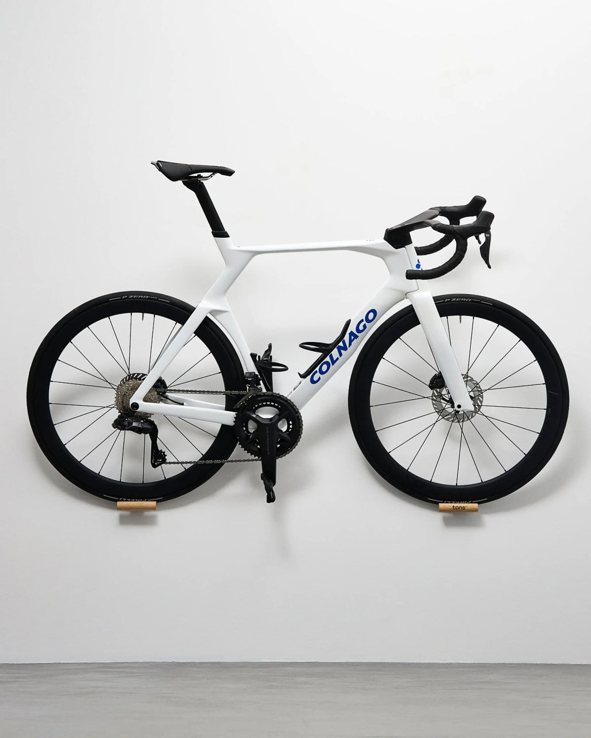 TONS Angled Wall Mount｜ロード・グラベルバイク壁掛けスタンド｜CYCLISM