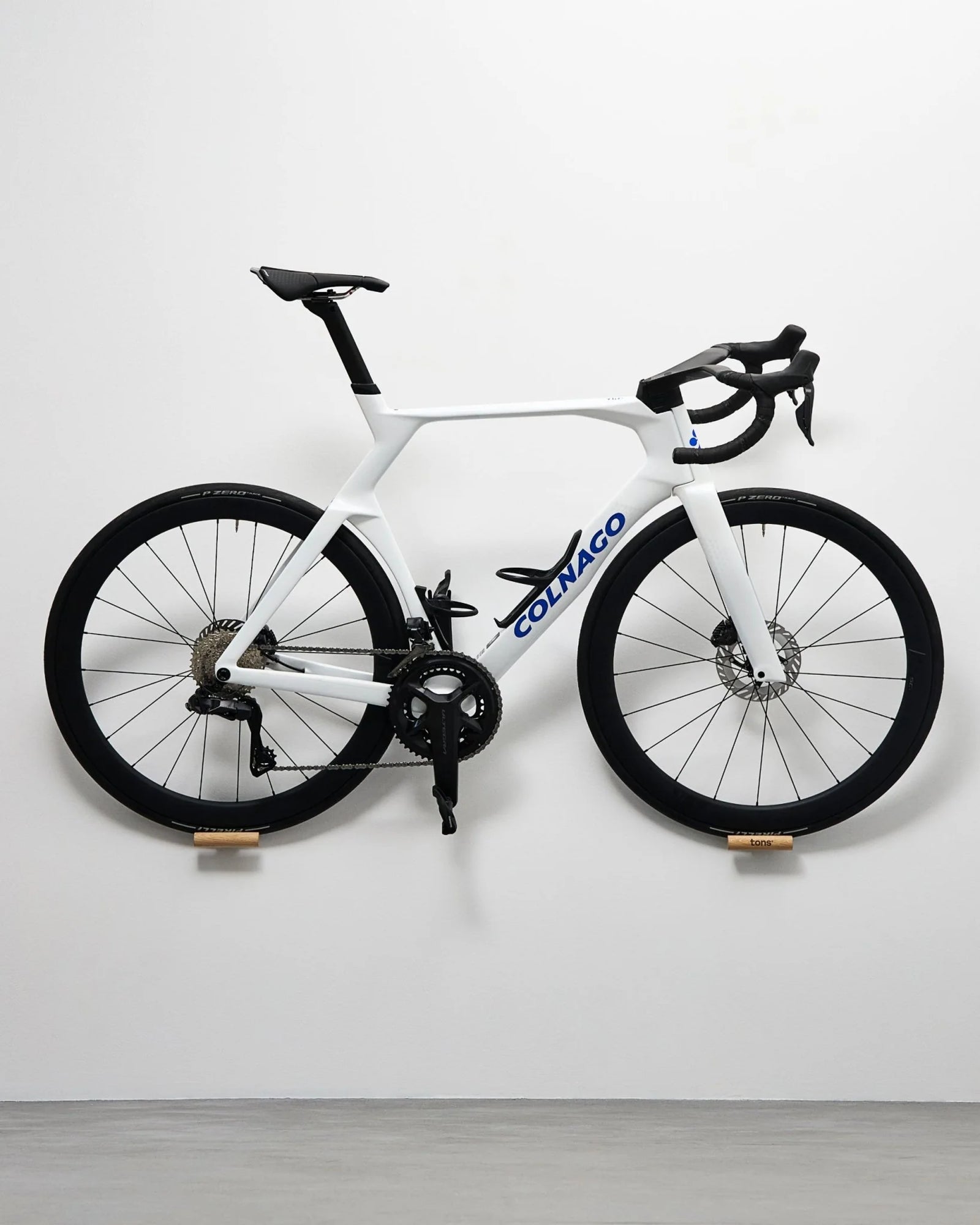 TONS Angled Wall Mount｜ロード・グラベルバイク壁掛けスタンド｜CYCLISM