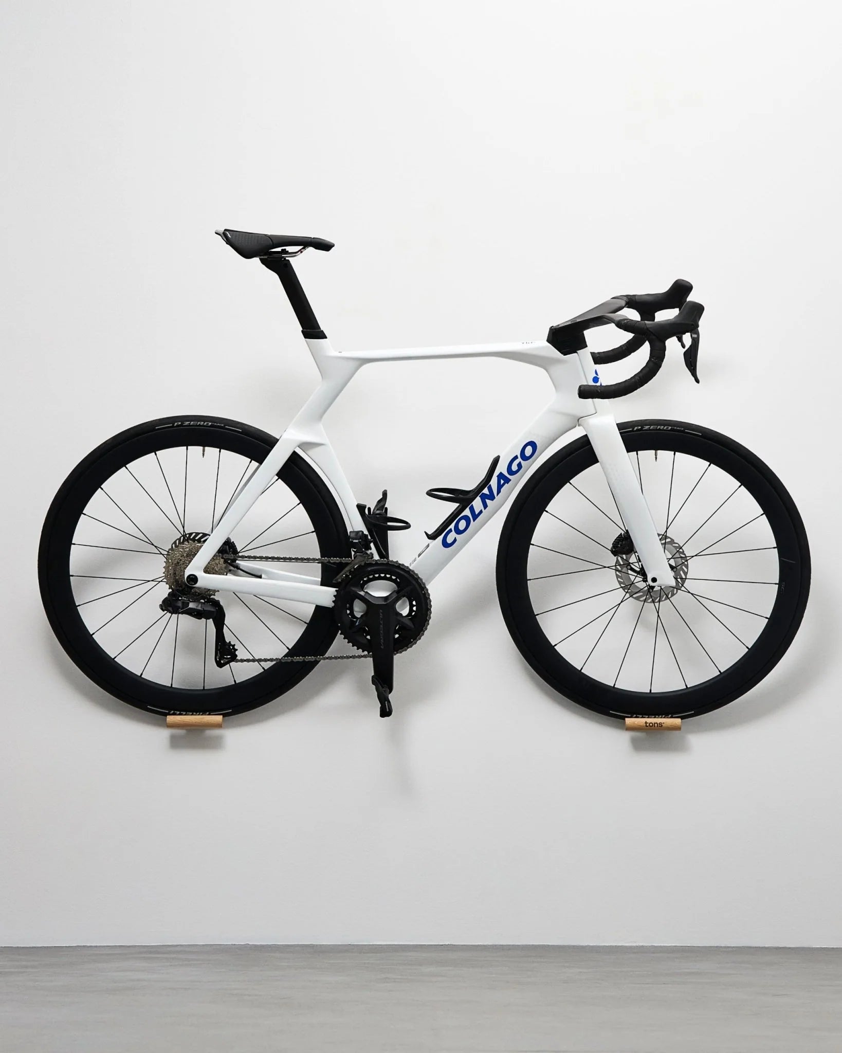 TONS Angled Wall Mount｜ロード・グラベルバイク壁掛けスタンド｜CYCLISM