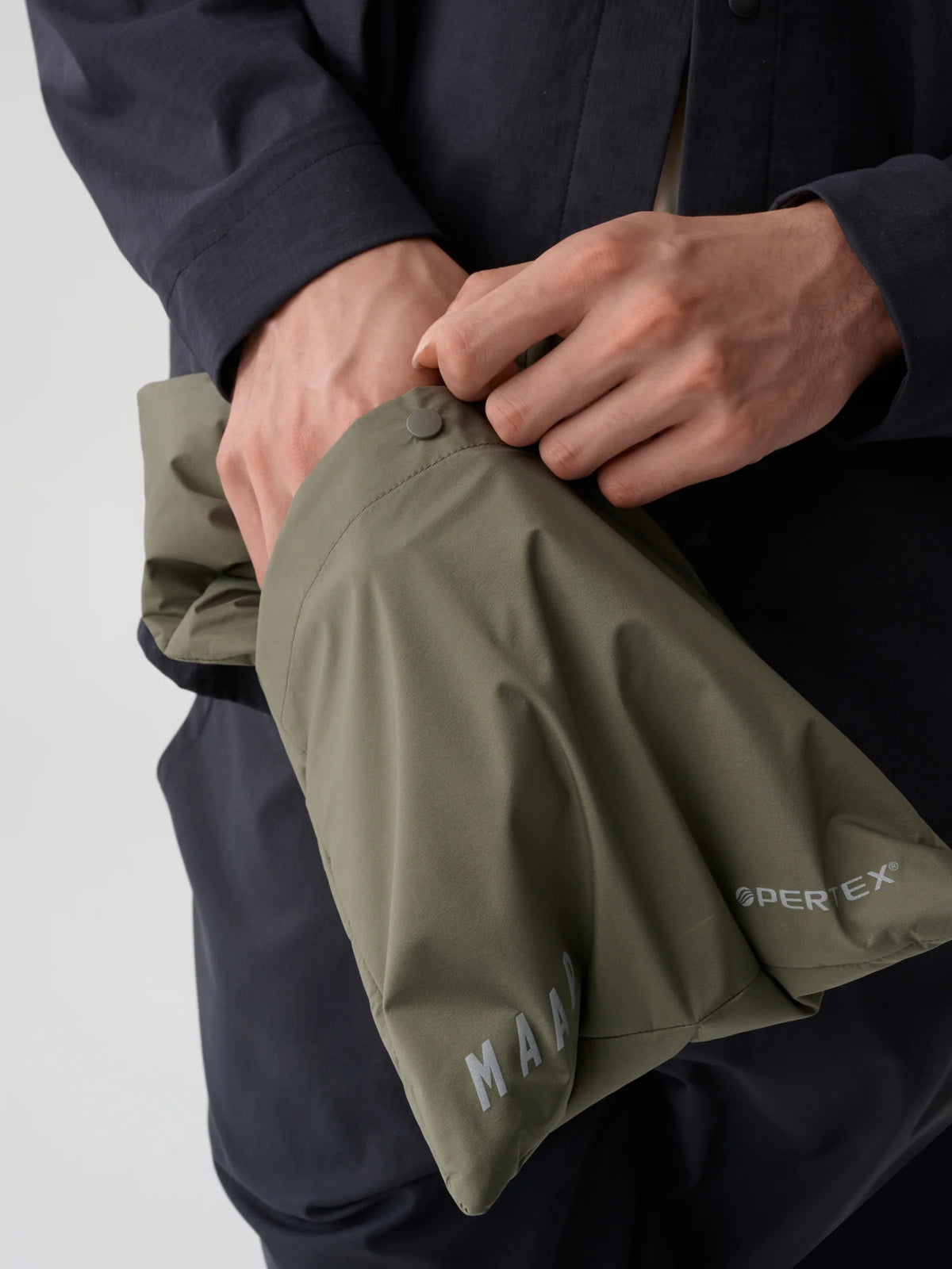 MAAP Puffer スカーフ オリーブ | 軽量・撥水・保温 PrimaLoft® 冬用サイクルスカーフ | CYCLISM