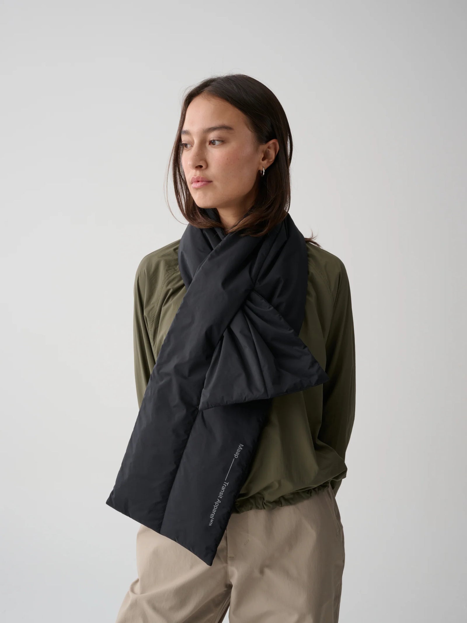 MAAP Puffer スカーフ ブラック | 軽量・撥水・保温 PrimaLoft® 冬用サイクルスカーフ | CYCLISM