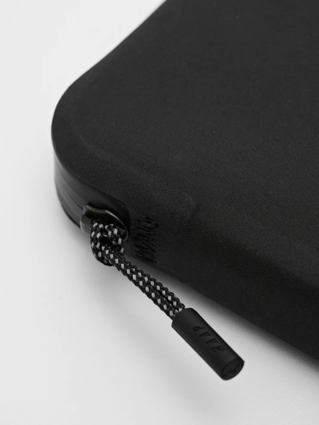 MAAP Shield Waterproof Phone Wallet Small Black｜防水スマホウォレット・YKK AquaGuard｜CYCLISM