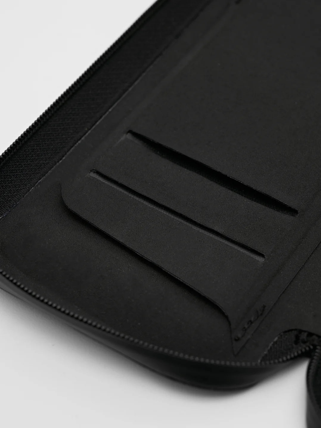 MAAP Shield Waterproof Phone Wallet Small Black｜防水スマホウォレット・YKK AquaGuard｜CYCLISM
