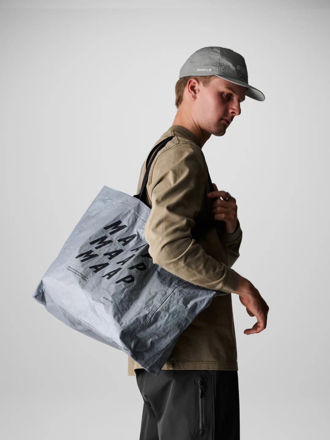 MAAP TECH Tote Graphite サイクルトートバッグ | CYCLISM