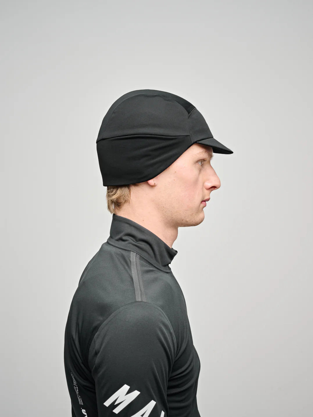 MAAP Apex Deep Winter Cap Black｜防水防風・耳当て付き 冬用サイクルキャップ｜CYCLISM