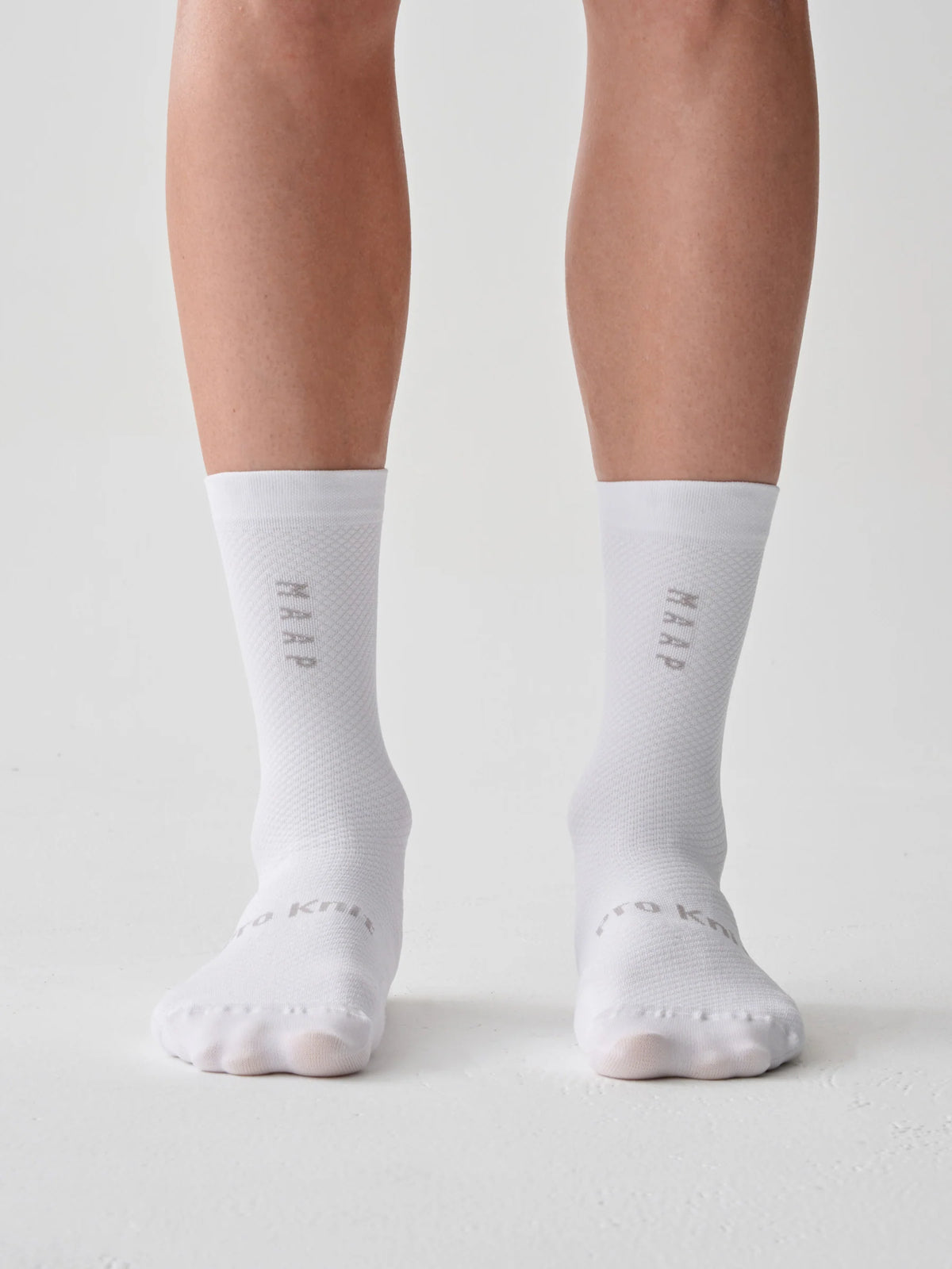 MAAP Pro Knit ソックス ホワイト｜夏用軽量レーシングサイクリングソックス | CYCLISM