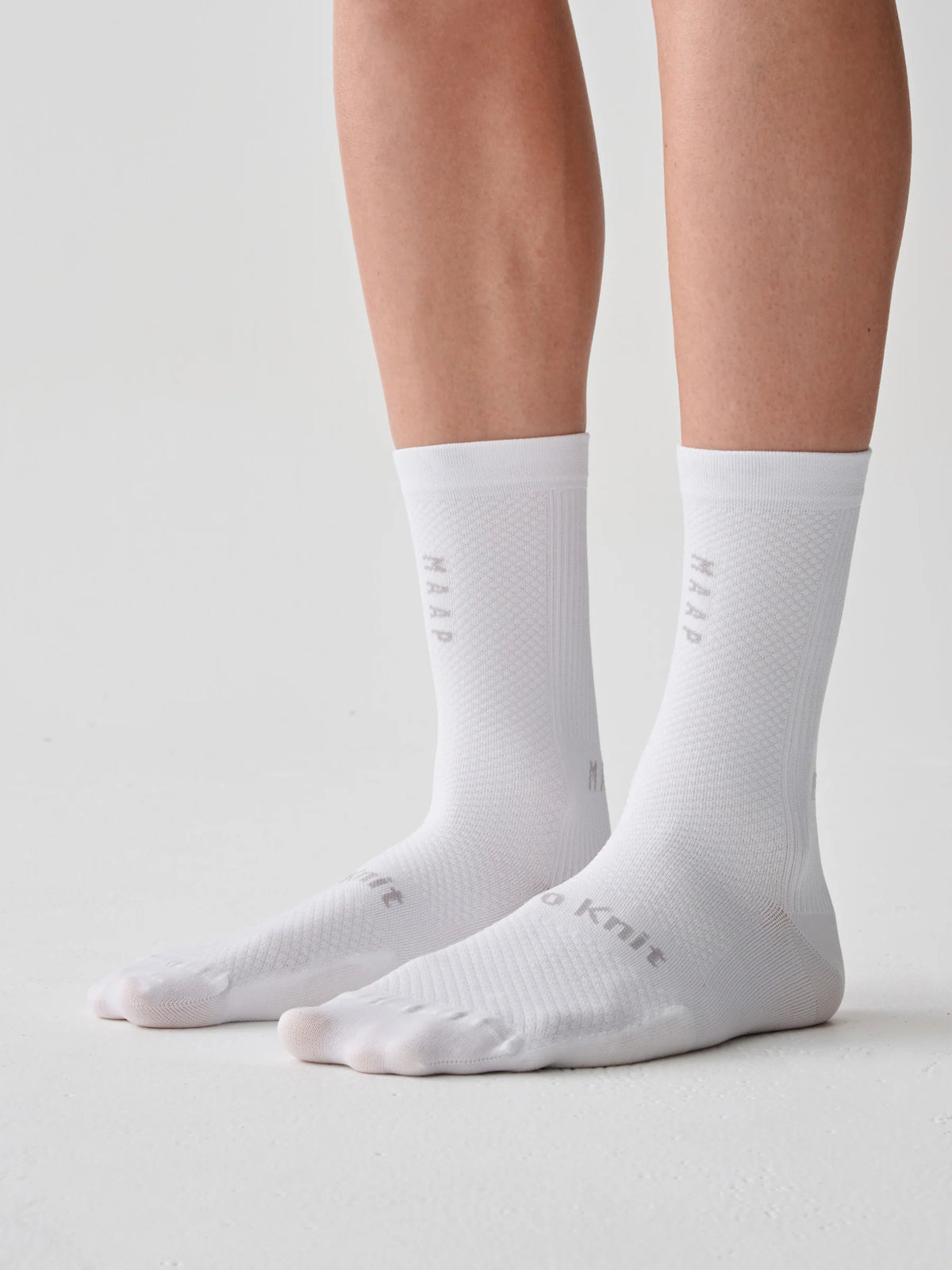 MAAP Pro Knit ソックス ホワイト｜夏用軽量レーシングサイクリングソックス | CYCLISM