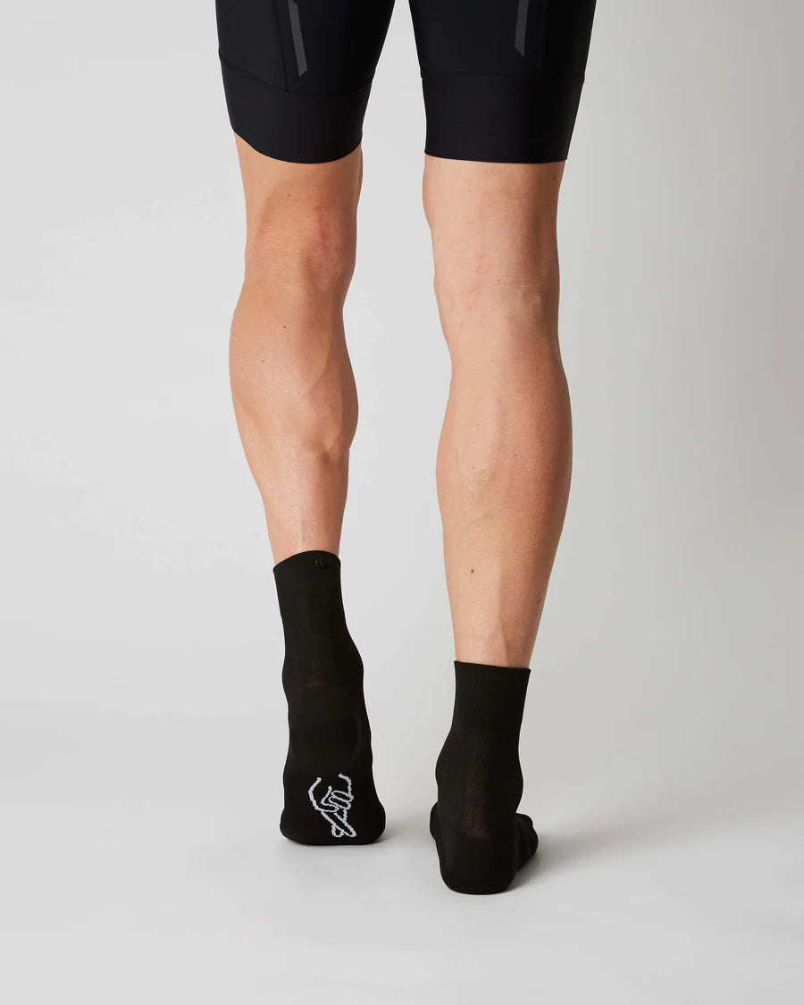 高性能サイクリングソックス | FINGERSCROSSED Mid High Black - スポーツ＆カジュアル向け | CYCLISM