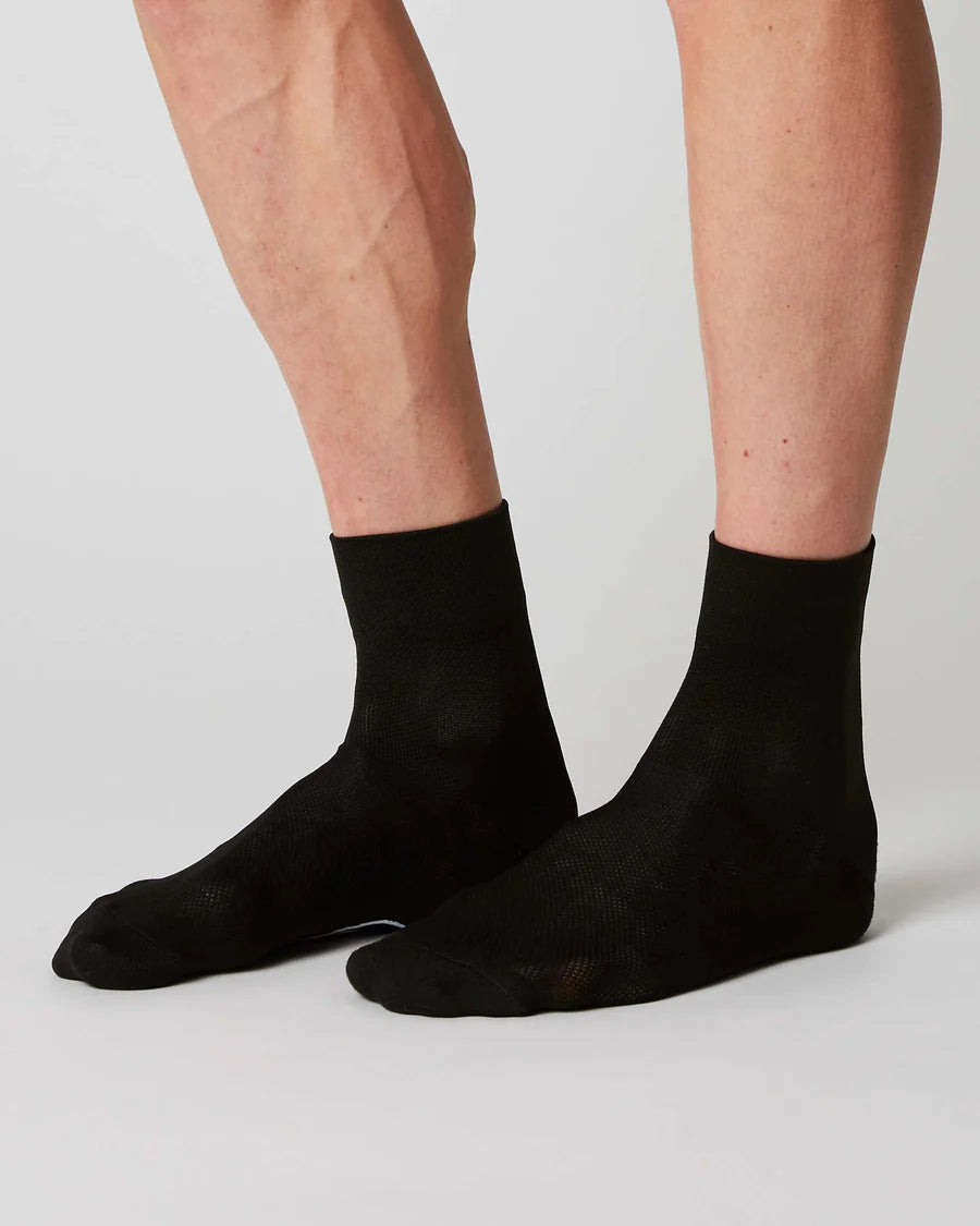 高性能サイクリングソックス | FINGERSCROSSED Mid High Black - スポーツ＆カジュアル向け | CYCLISM