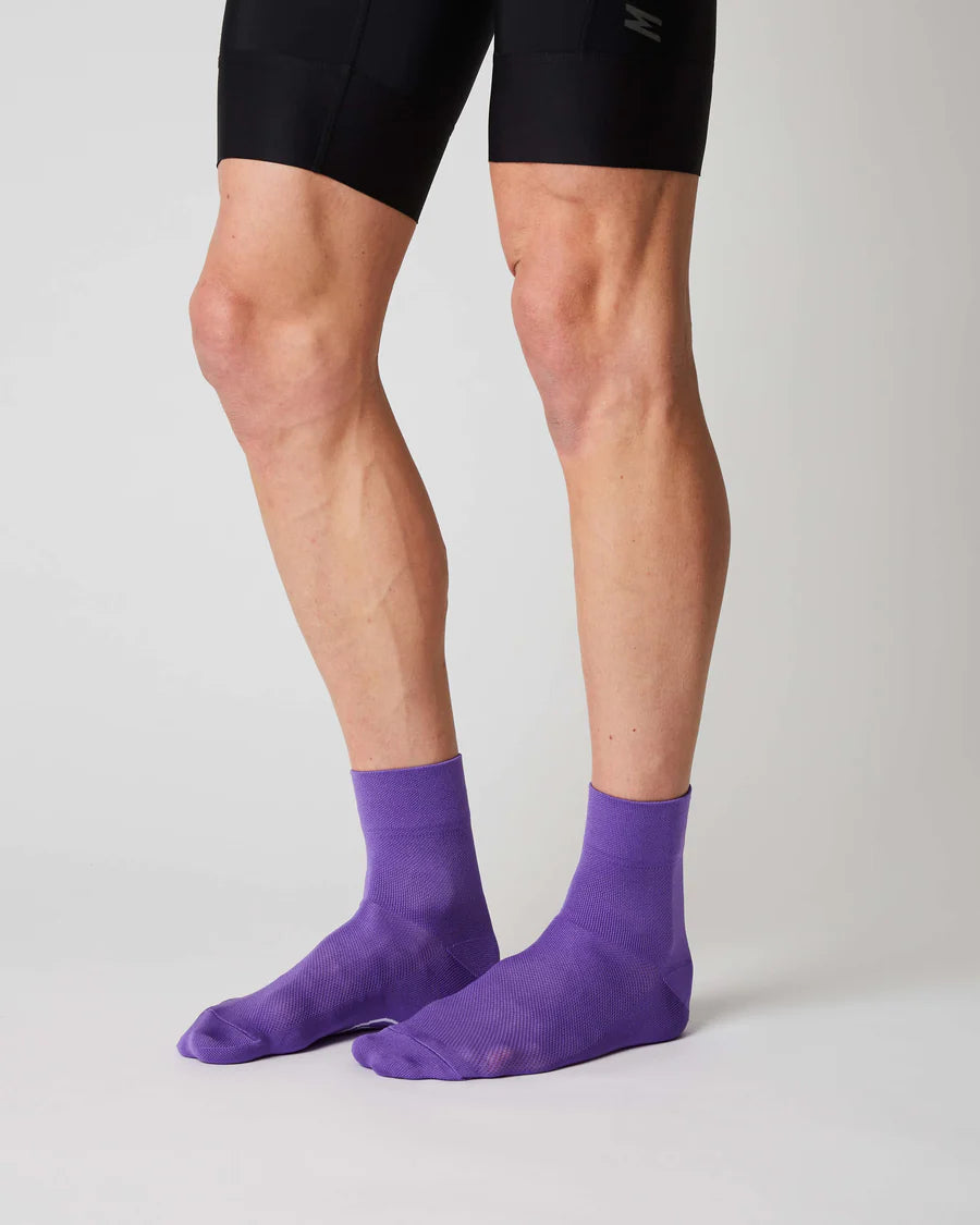 高性能サイクリングソックス | FINGERSCROSSED Mid High Lilac - スポーツ＆カジュアル向け | CYCLISM