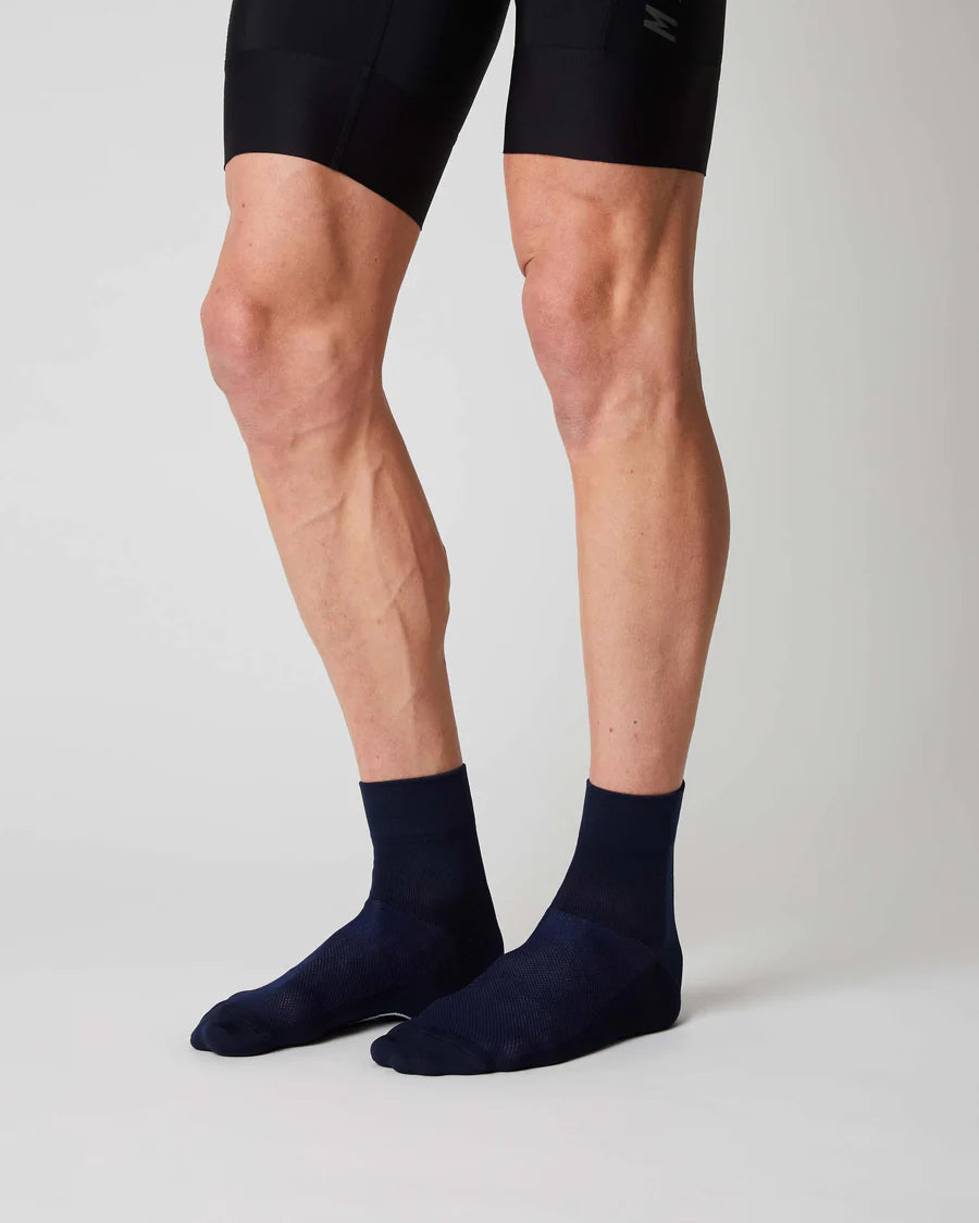 高性能サイクリングソックス | FINGERSCROSSED Mid High Navy - スポーツ＆カジュアル向け | CYCLISM