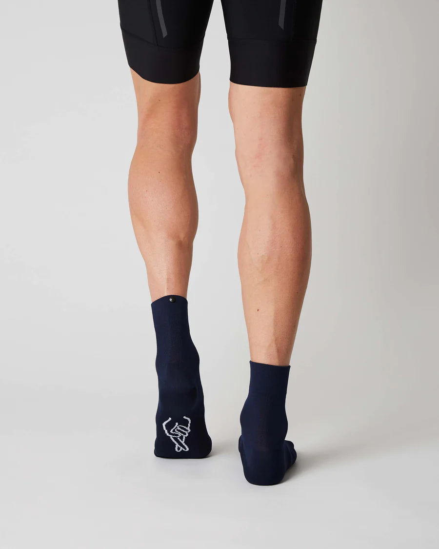高性能サイクリングソックス | FINGERSCROSSED Mid High Navy - スポーツ＆カジュアル向け | CYCLISM