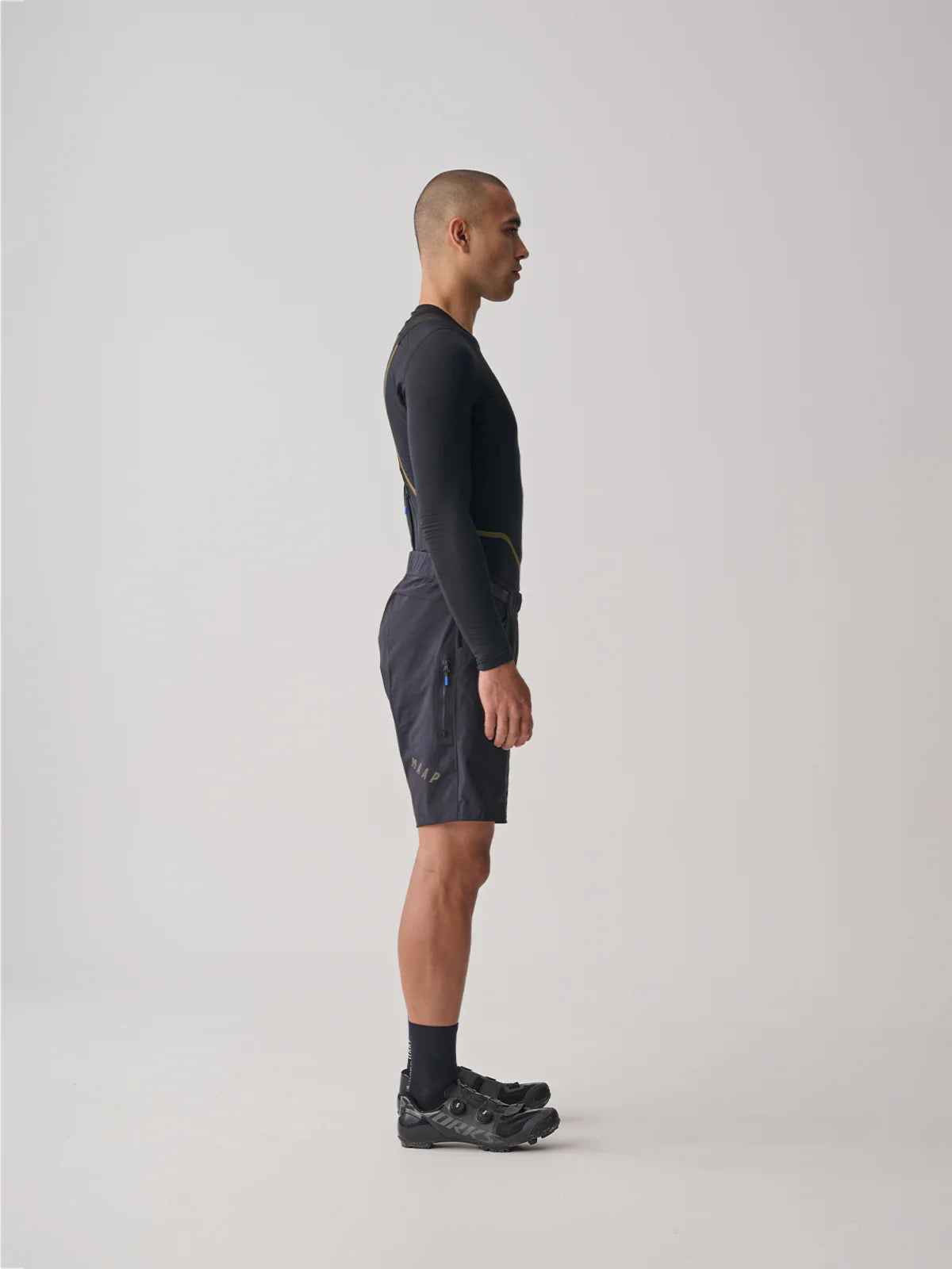 MAAP Alt_Road Overshorts Black | 快適で多用途なオフグリッドアドベンチャーウェア | CYCLISM