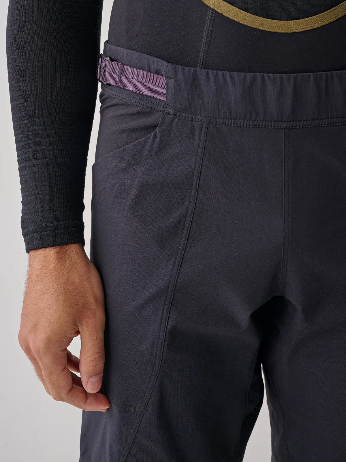 MAAP Alt_Road Overshorts Black | 快適で多用途なオフグリッドアドベンチャーウェア | CYCLISM