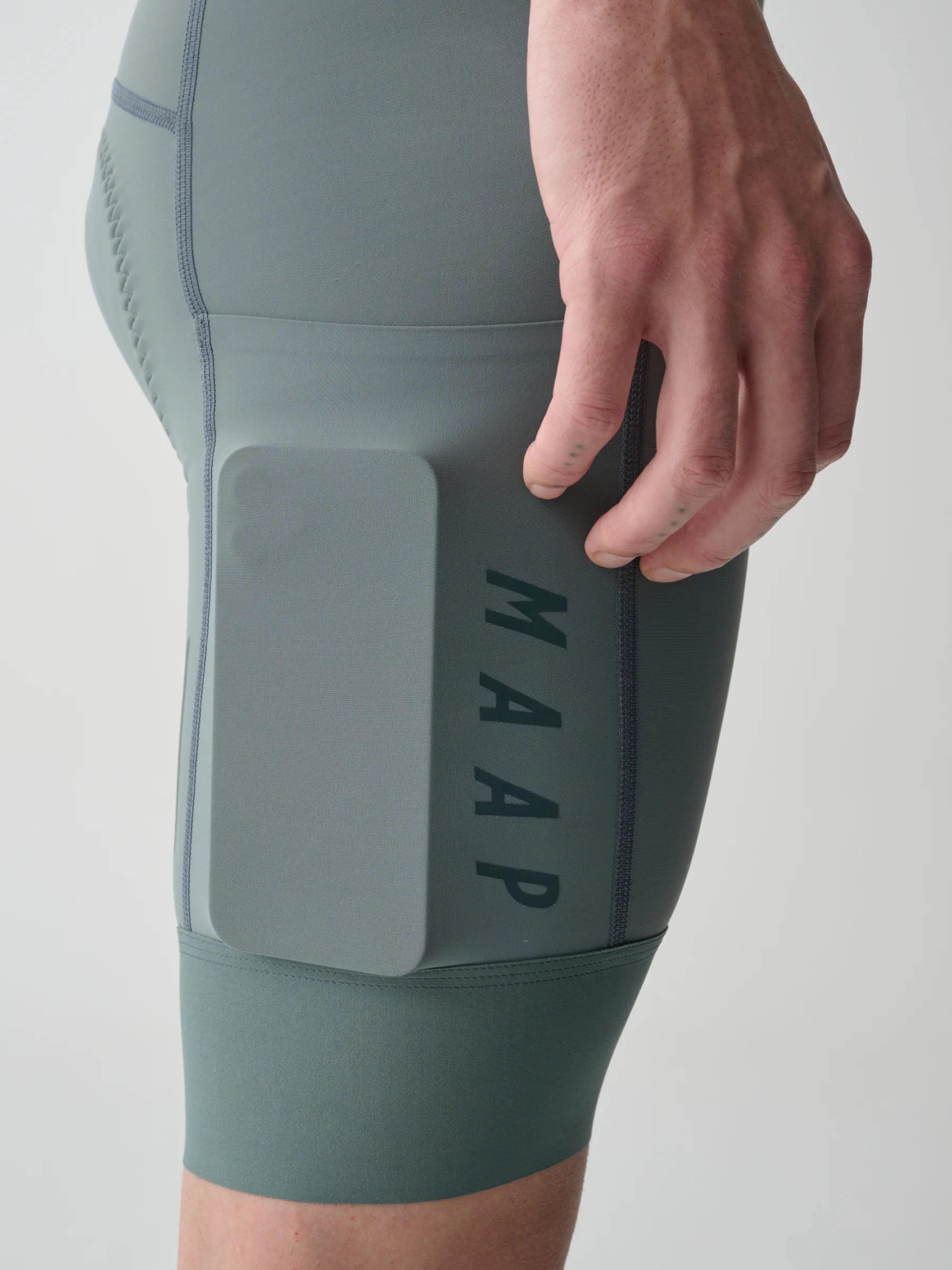 MAAP チームカーゴビブエボ バルサムグリーン | パフォーマンスと機能 MAAP チームカーゴビブエボ バルサムグリーン | パフォーマンスと機能