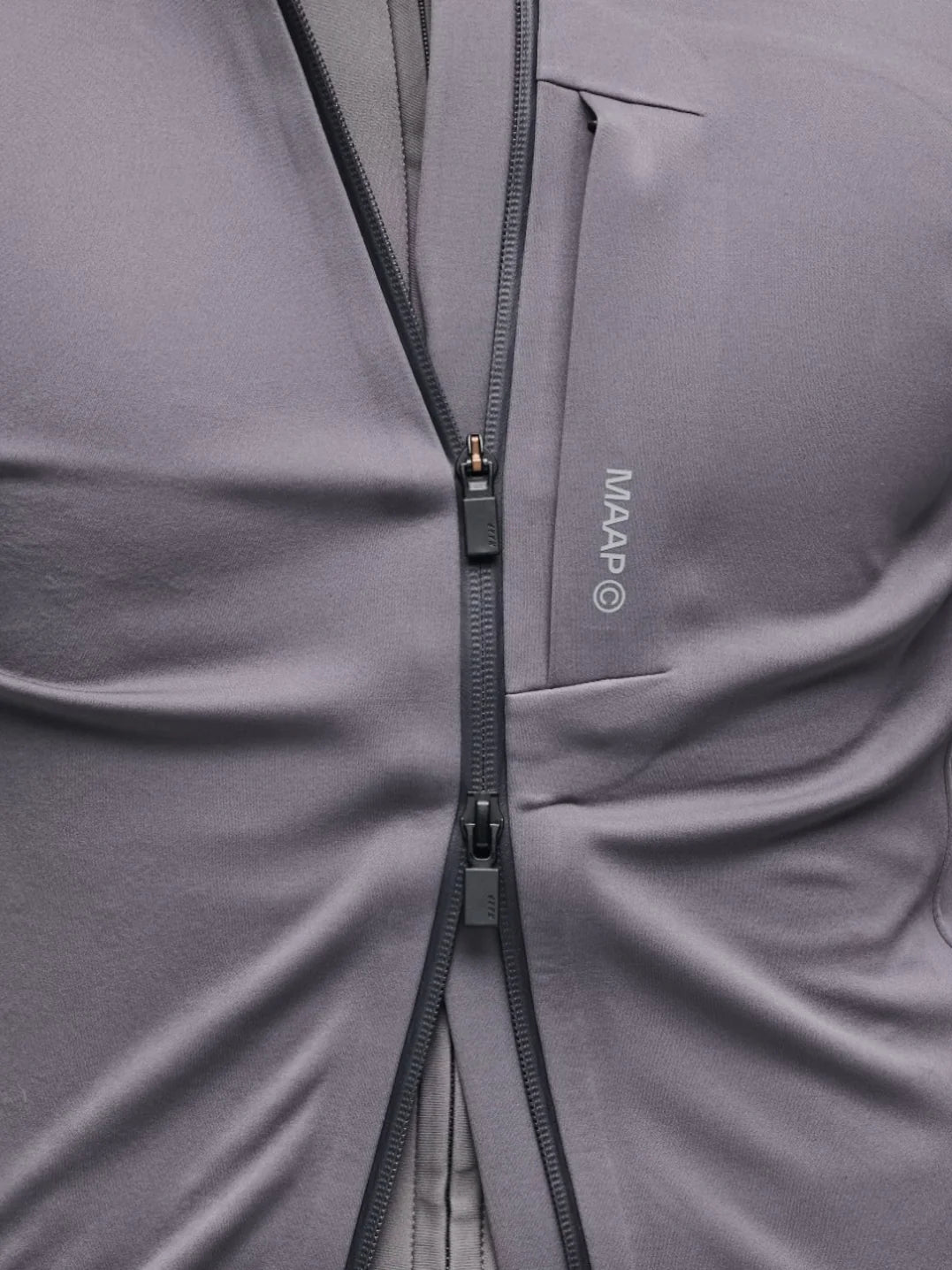MAAP Apex Winter Jacket 2.0 Charcoal Plum 防風防水防寒サイクリングジャケット｜CYCLISM