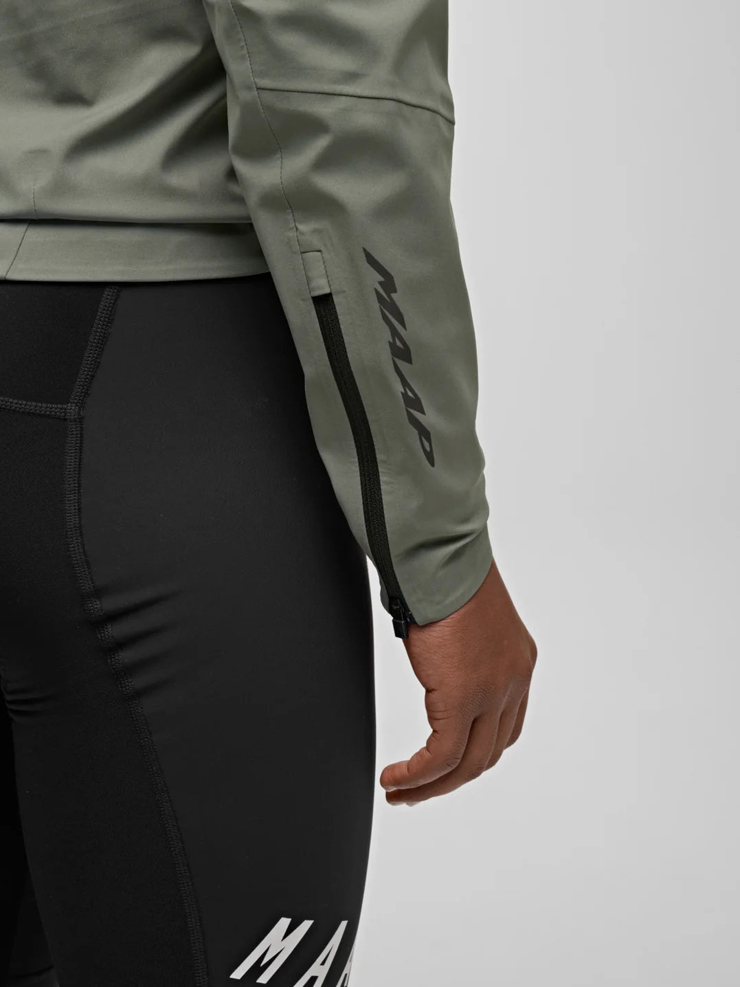 MAAP Apex Downpour Jacket Castor Grey 防風防水サイクリングジャケット｜CYCLISM