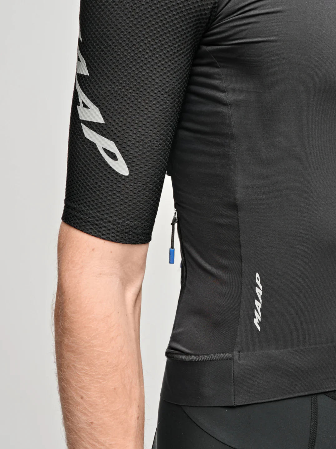 MAAP Emerge Jersey Black｜Evade 後継・高通気レースフィット｜夏用サイクルジャージ｜CYCLISM