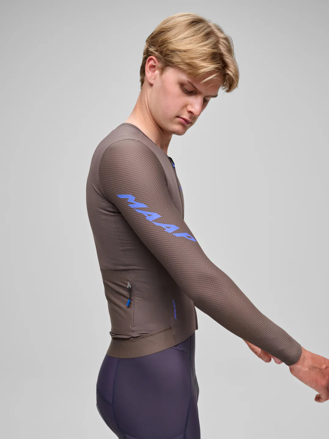 MAAP Emerge LS Jersey Brown Umber｜高通気レースフィット｜長袖サイクルジャージ｜CYCLISM