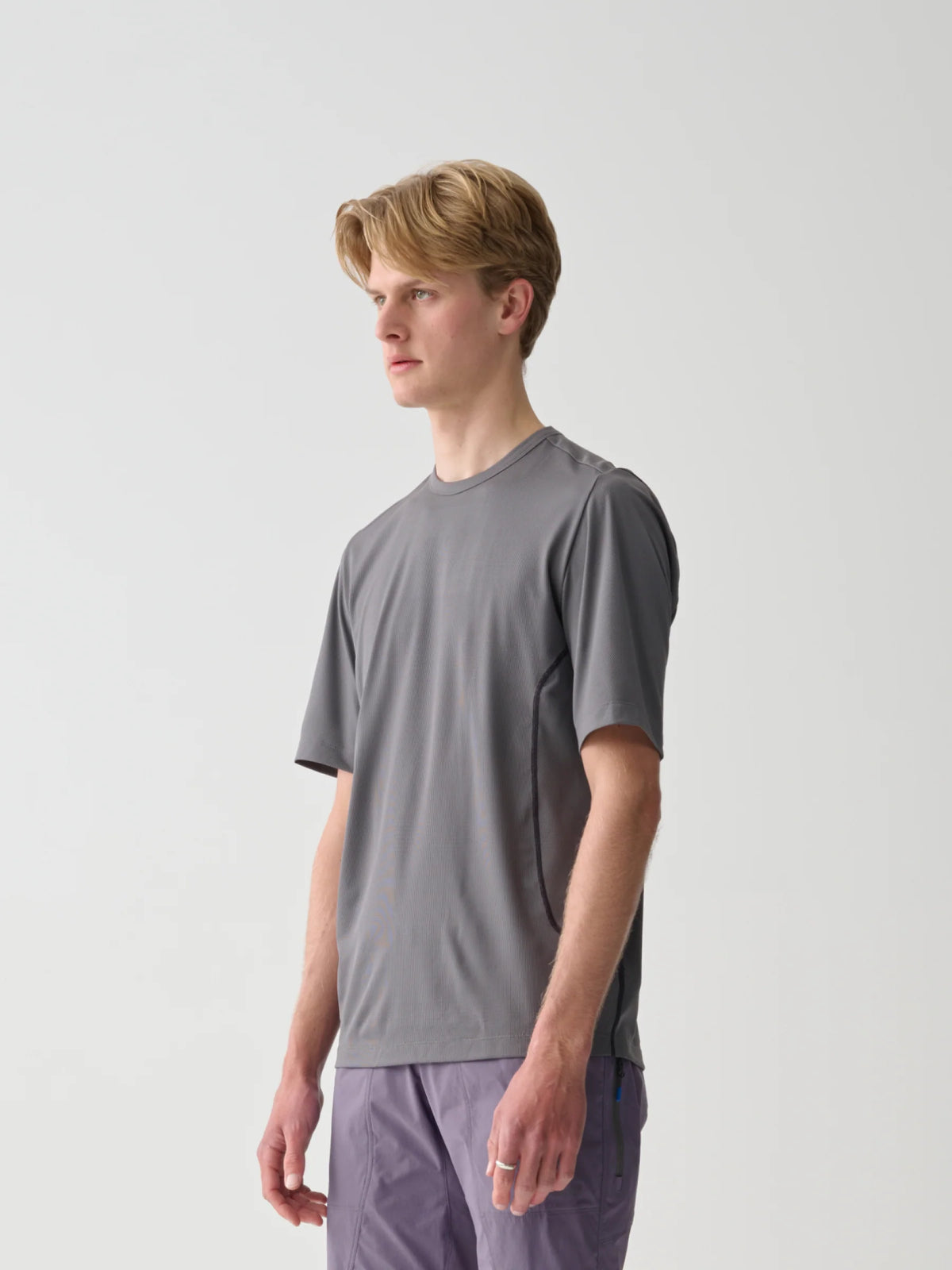 Men&#39;s Alt_Road Tech Tee / Monolith