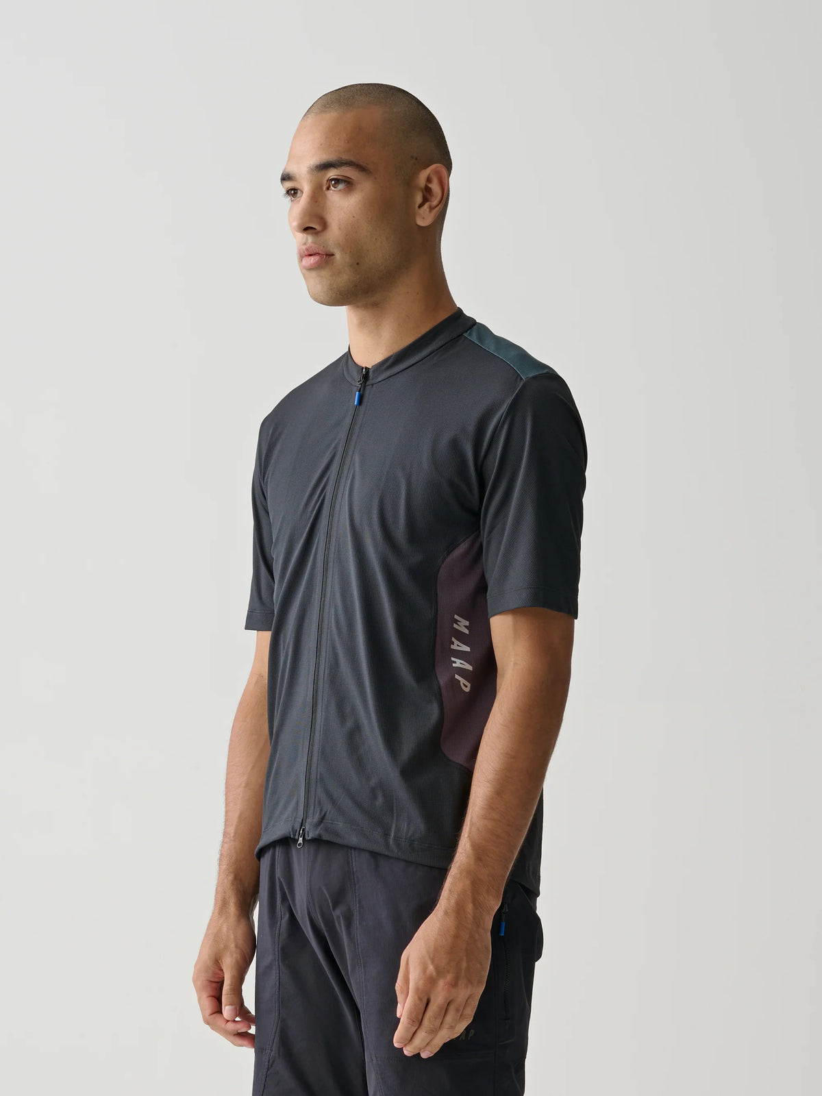 MAAP Alt_Road Zip Tee Black | 多用途で快適なアドベンチャーウェアサイクルTシャツ | CYCLISM