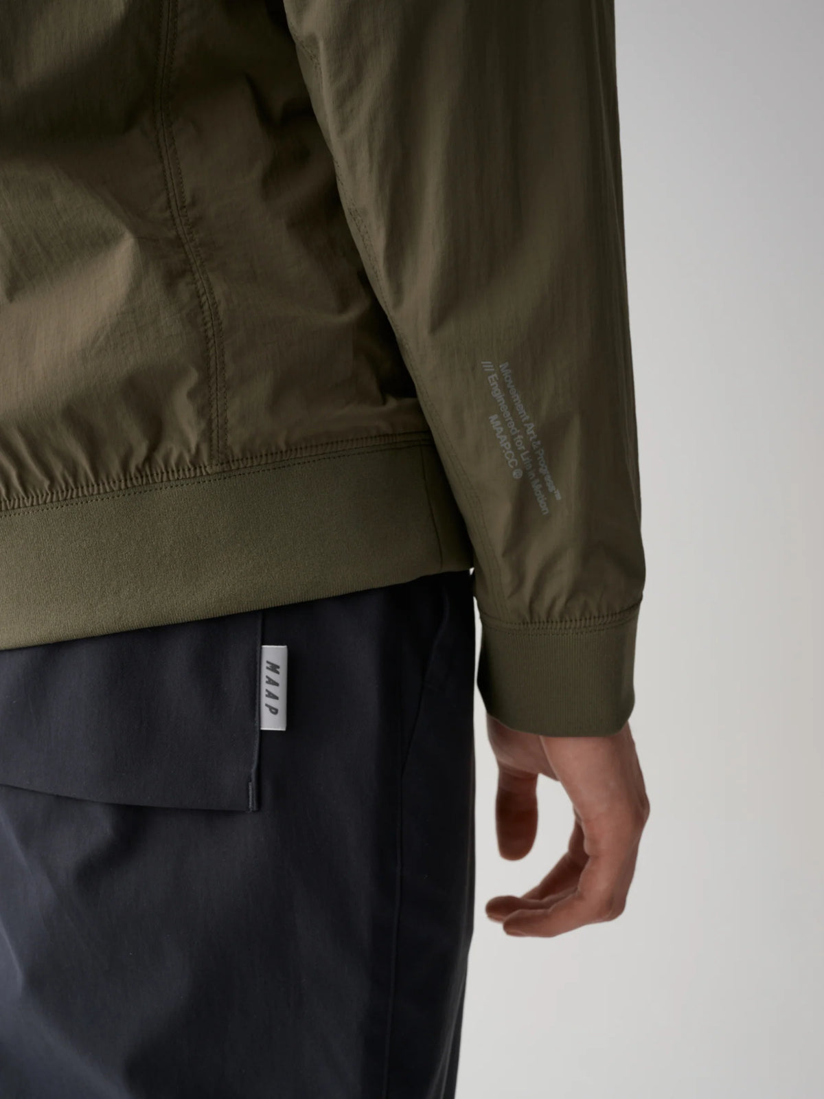 Transit Insulated クルーシャツ カラマタ｜防風・軽量中綿クルーシャツ｜通勤＆ライド対応 | CYCLISM