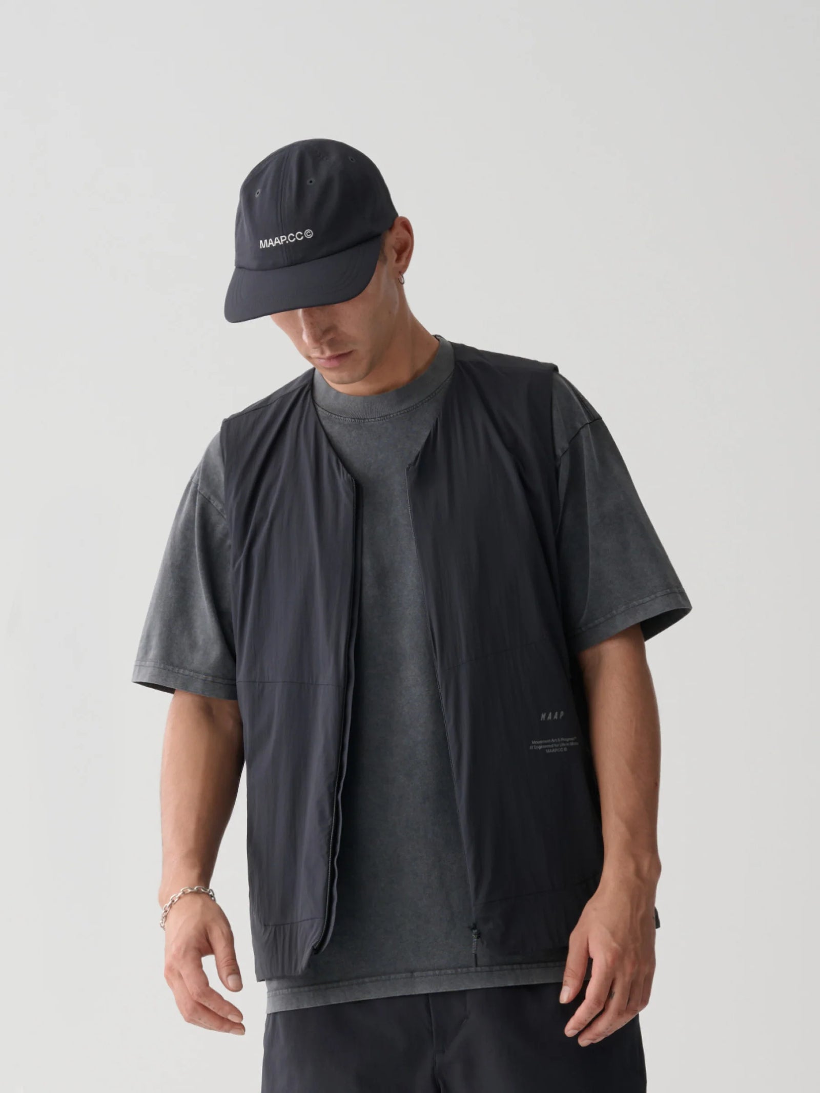 MAAP Transit インサレーションベスト ブラック｜通勤・サイクリングに最適な軽量防風ウェア | CYCLISM