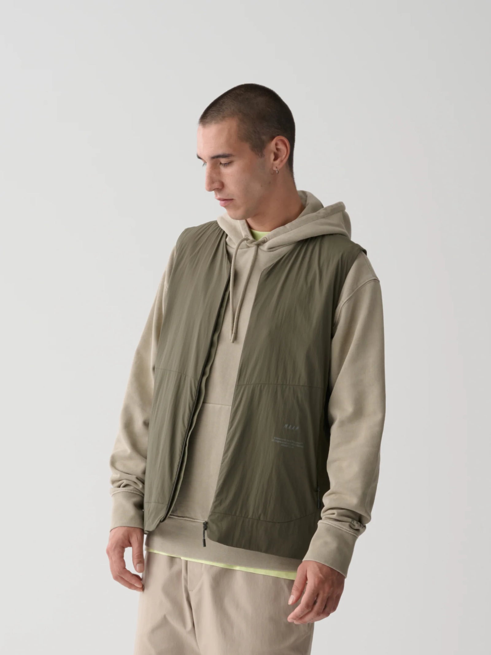 MAAP Transit インサレーションベスト カロマタ｜通勤・サイクリングに最適な軽量防風ウェア | CYCLISM