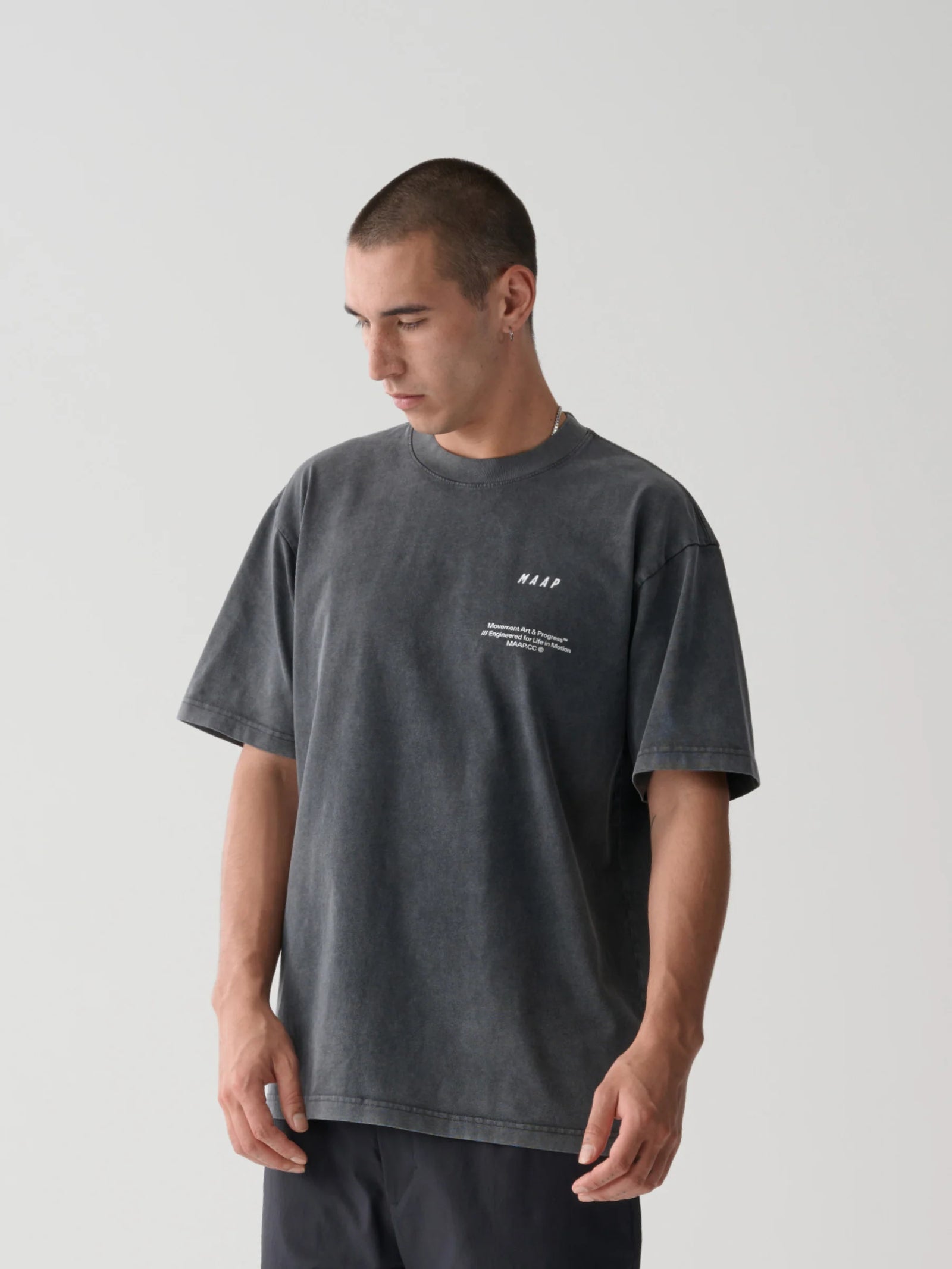 MAAP Essentials Print Tシャツ ブラック｜メンズ オーガニックコットンTシャツ 自転車ライフにも | CYCLISM