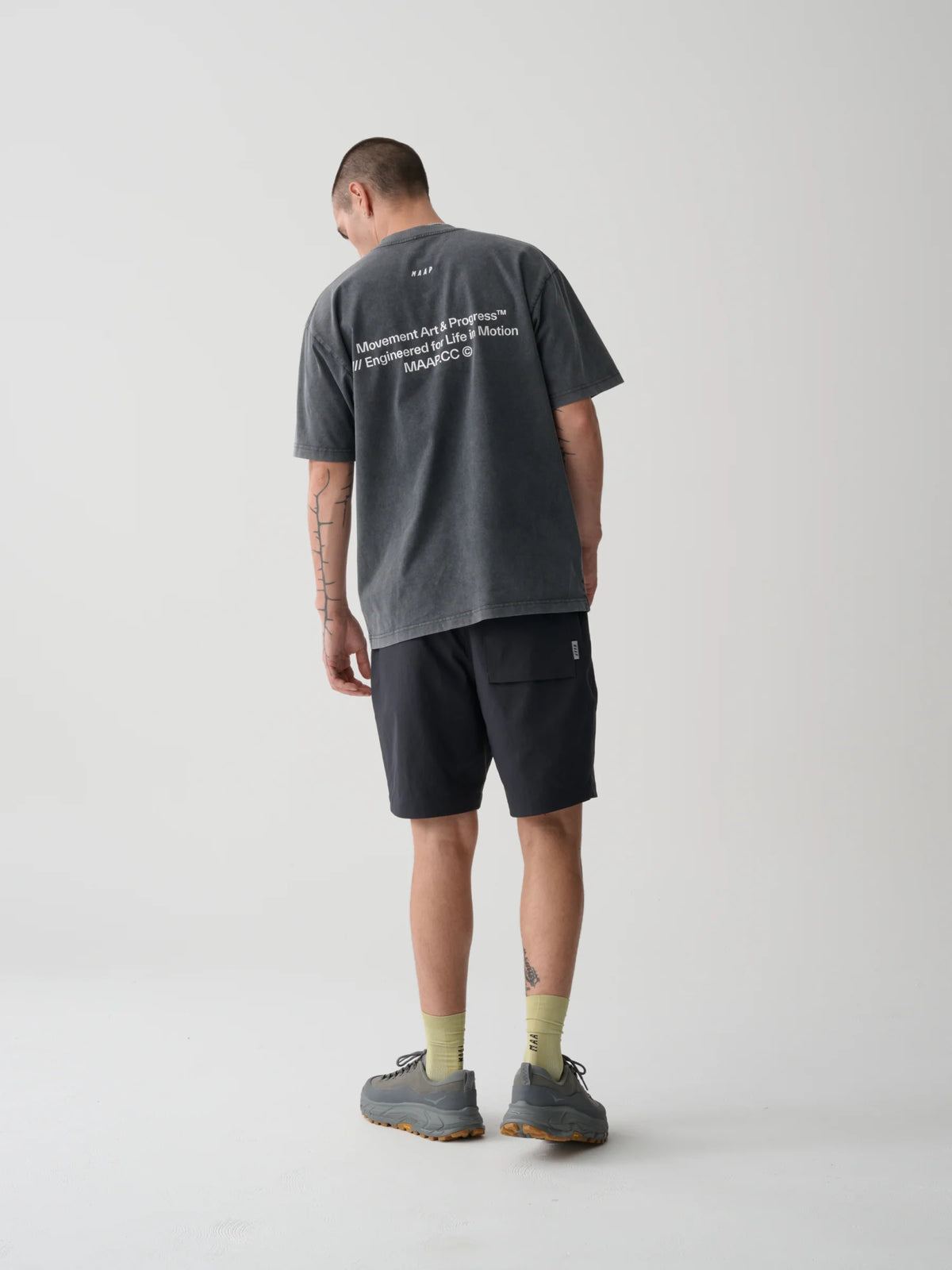 MAAP Essentials Print Tシャツ ブラック｜メンズ オーガニックコットンTシャツ 自転車ライフにも | CYCLISM