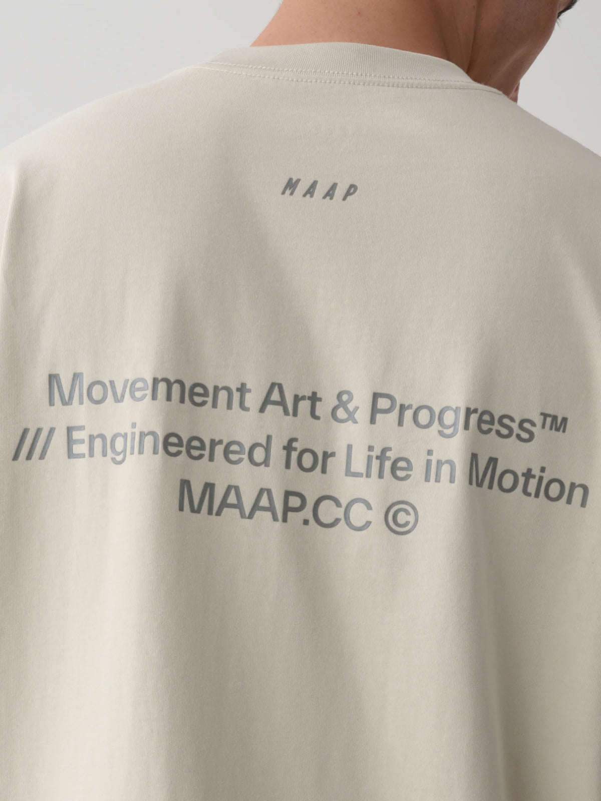 MAAP Essentials Print Tシャツ フォグ｜メンズ オーガニックコットンTシャツ 自転車ライフにも | CYCLISM