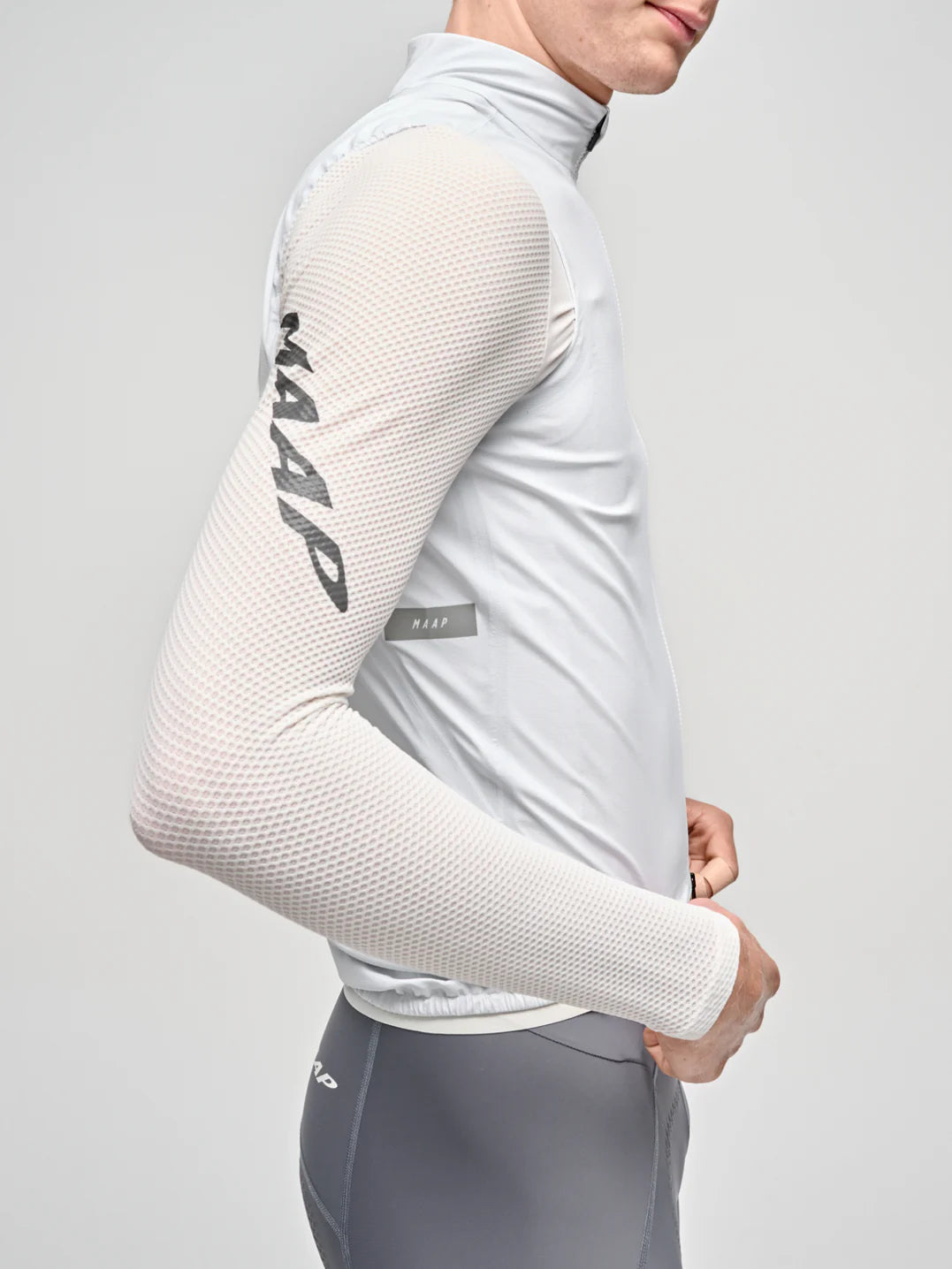 MAAP Atmos Vest White｜ロードバイク 雨天 パッカブル ベスト｜CYCLISM