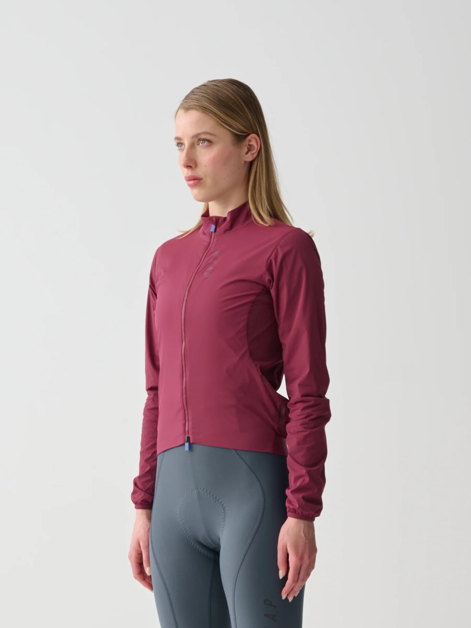 MAAP Flow Insulated レディース サイクルジャケット ダークプラム | 軽量・保温・パッカブルデザイン | CYCLISM