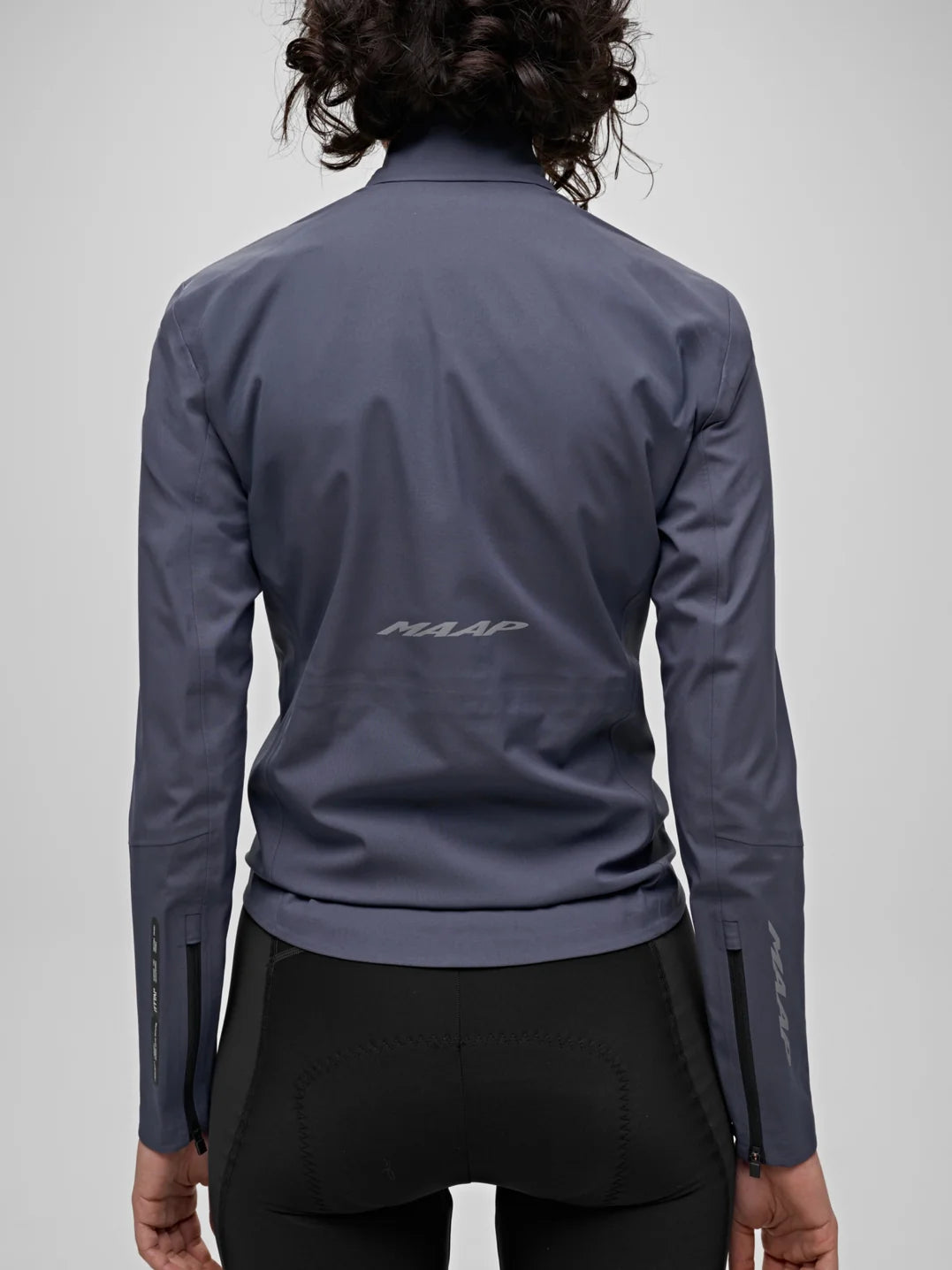 MAAP Apex Downpour Jacket Carbon Blue レディース 防風防水サイクリングジャケット｜CYCLISM