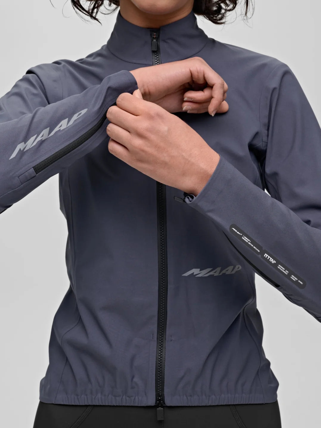 MAAP Apex Downpour Jacket Carbon Blue レディース 防風防水サイクリングジャケット｜CYCLISM