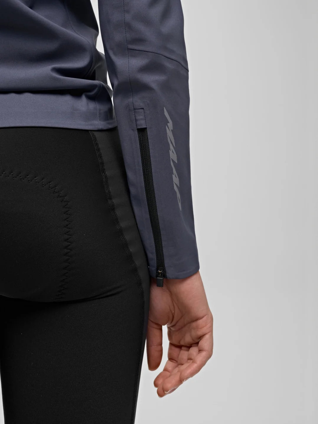 MAAP Apex Downpour Jacket Carbon Blue レディース 防風防水サイクリングジャケット｜CYCLISM