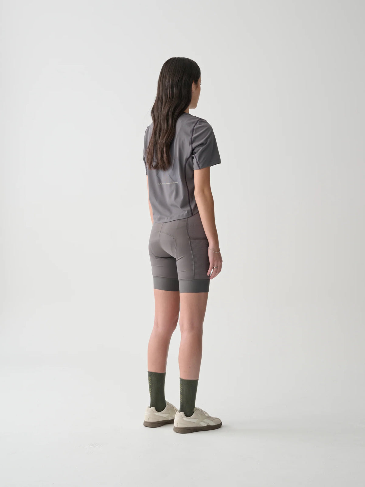 MAAP Women&#39;s Alt_Road クロップドTシャツ モノリス | 多用途で快適なアドベンチャーウェアサイクルTシャツ | CYCLISM