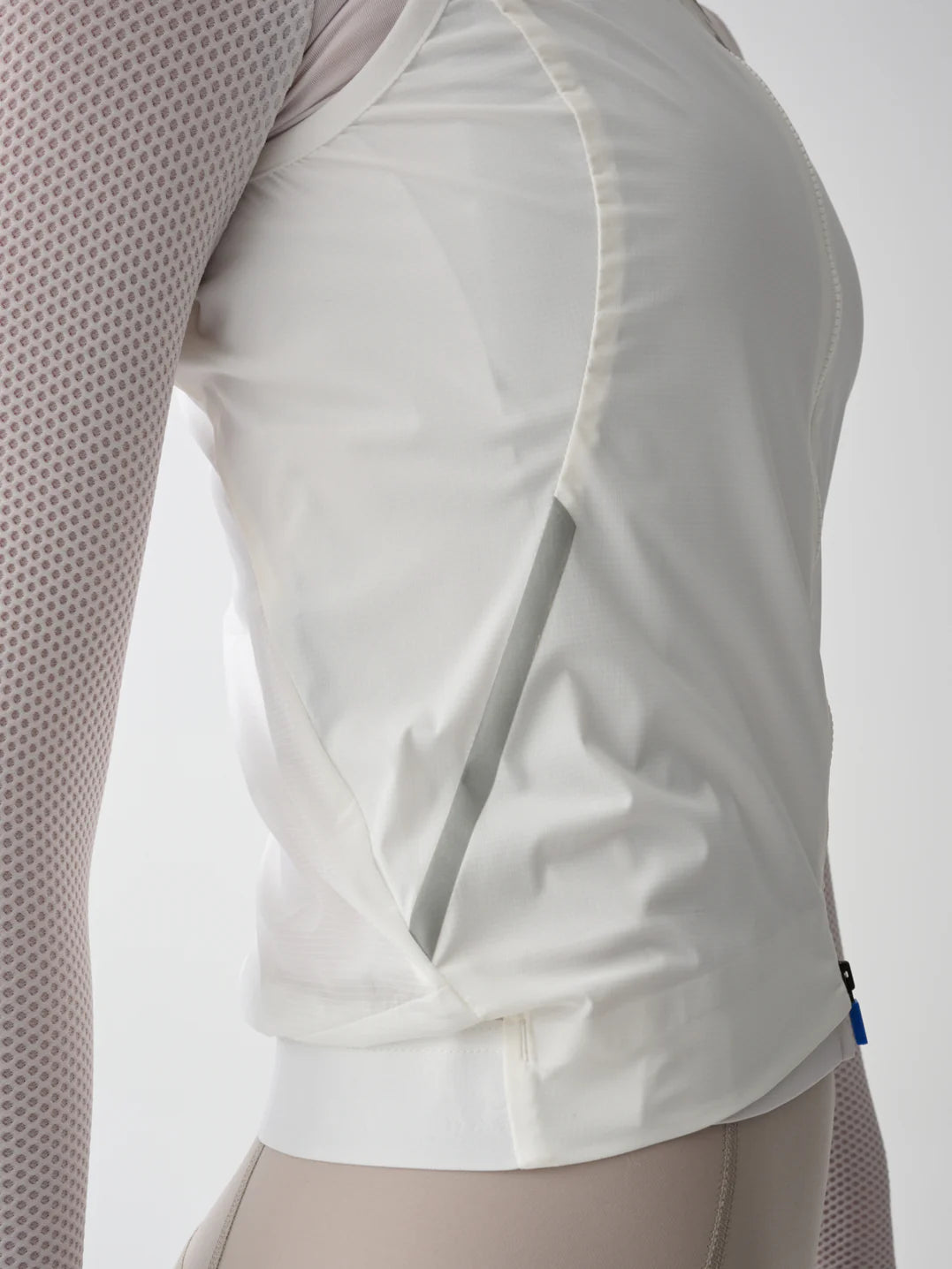 MAAP Women’s Flow Vest Optic White | 軽量・保温・レディースサイクルベスト| CYCLISM