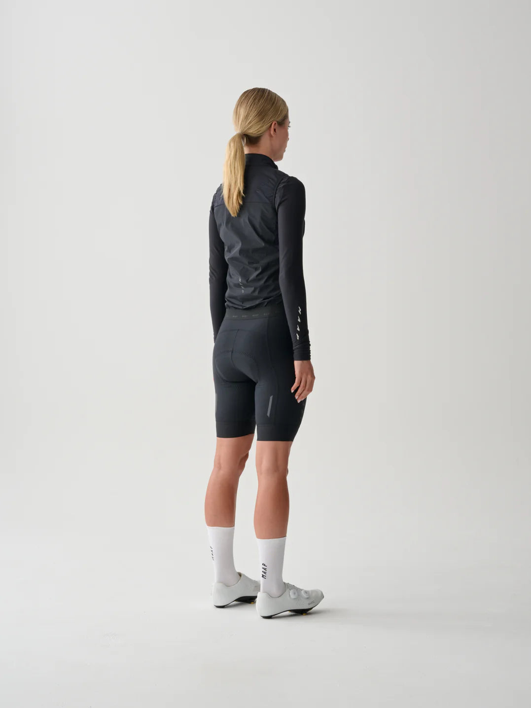 MAAP Women’s Flow Vest Jet Black | 軽量・保温・レディースサイクルベスト| CYCLISM
