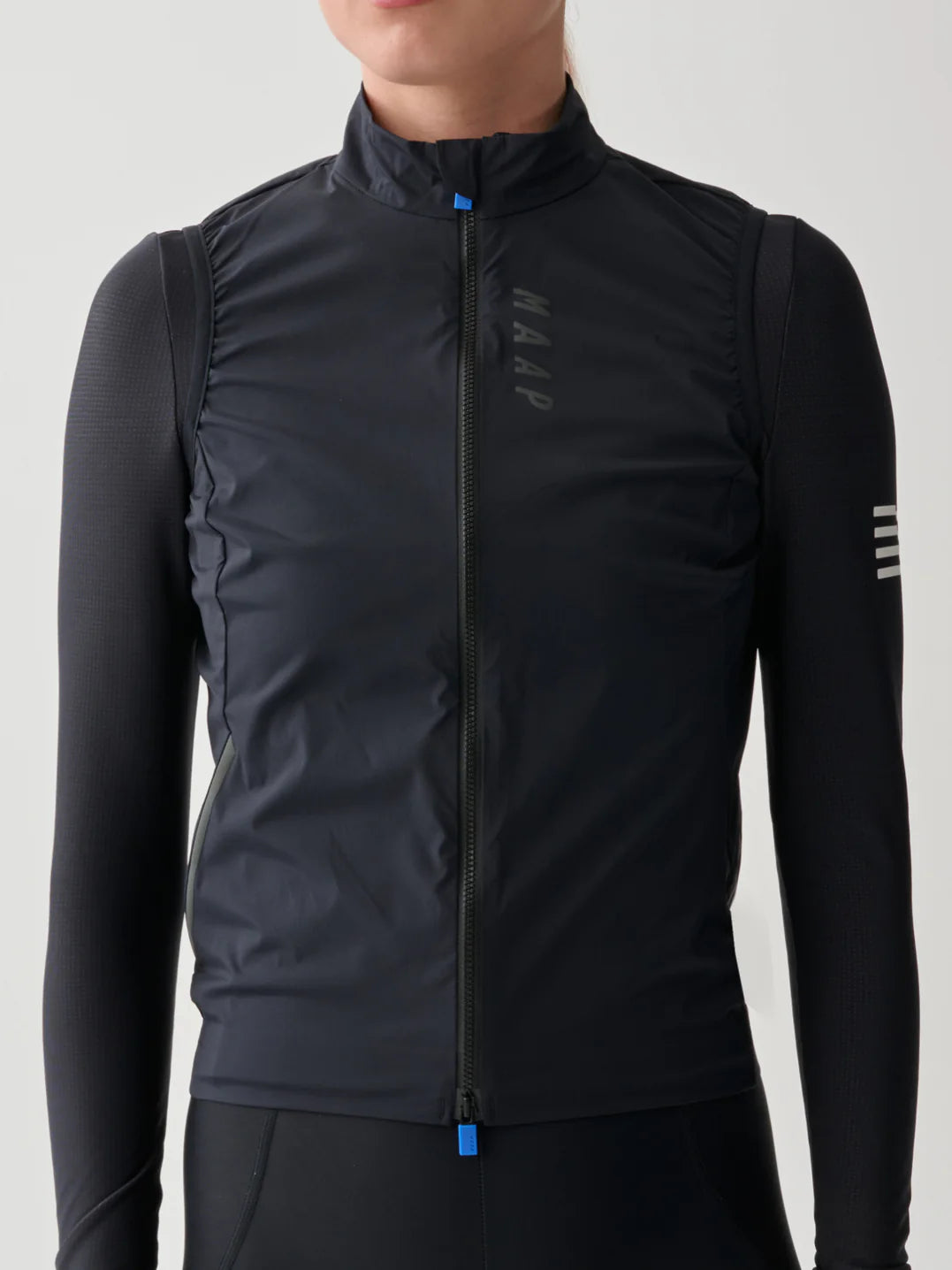 MAAP Women’s Flow Vest Jet Black | 軽量・保温・レディースサイクルベスト| CYCLISM