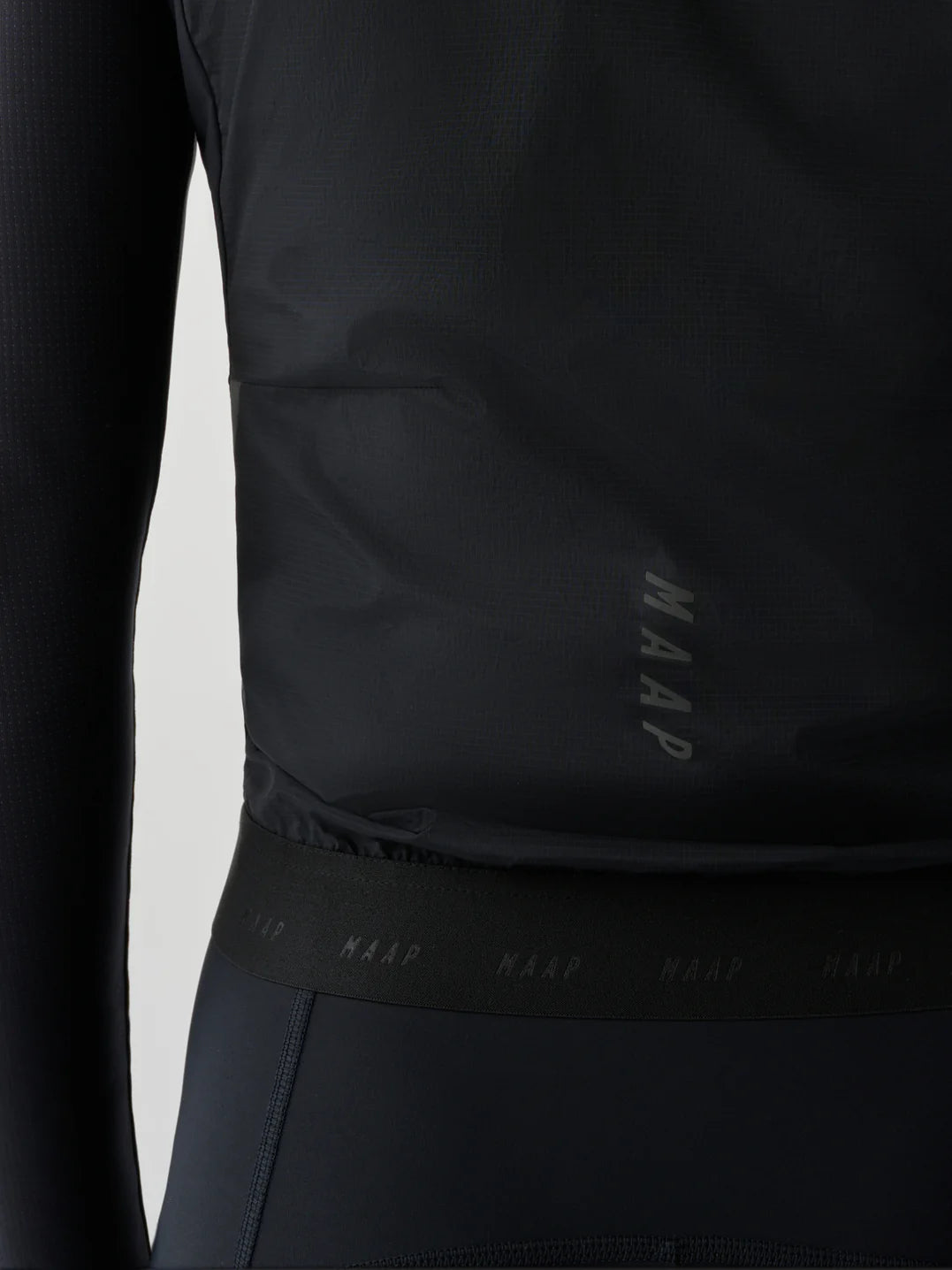 MAAP Women’s Flow Vest Jet Black | 軽量・保温・レディースサイクルベスト| CYCLISM