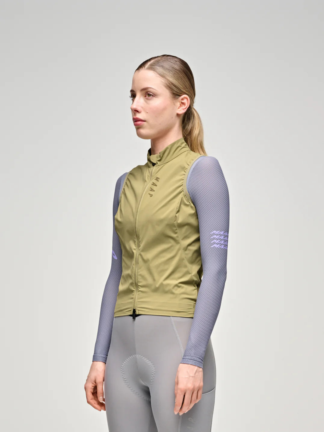 MAAP Women’s Flow Vest Dark Ore | 軽量・保温・レディースサイクルベスト| CYCLISM