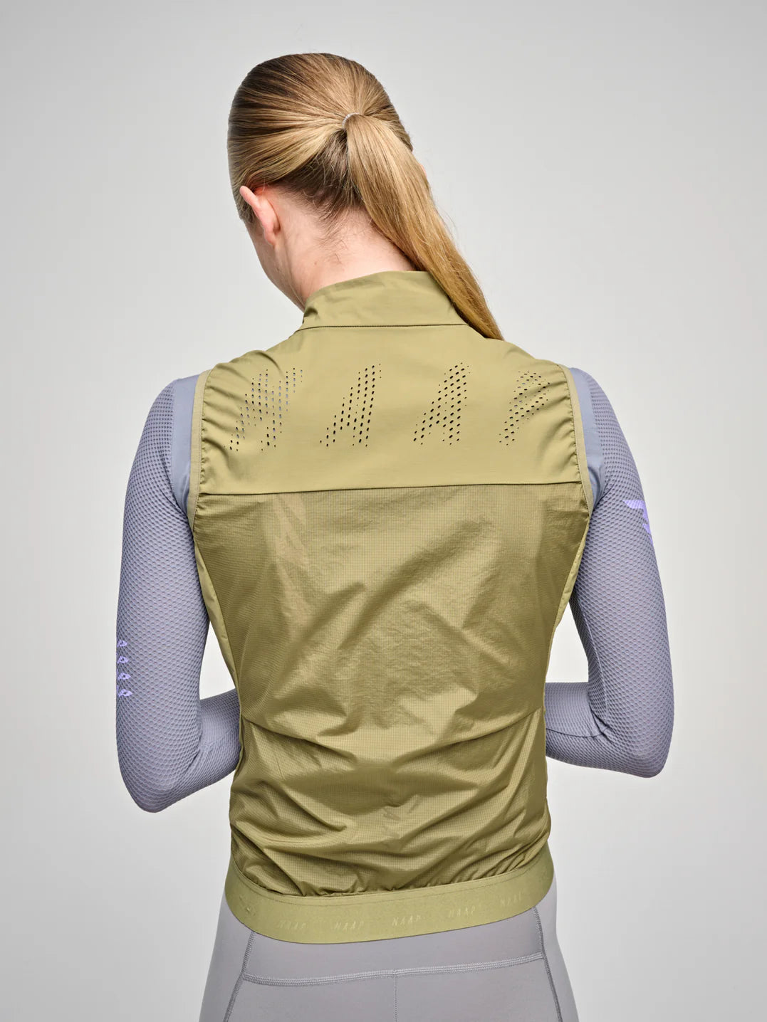 MAAP Women’s Flow Vest Dark Ore | 軽量・保温・レディースサイクルベスト| CYCLISM