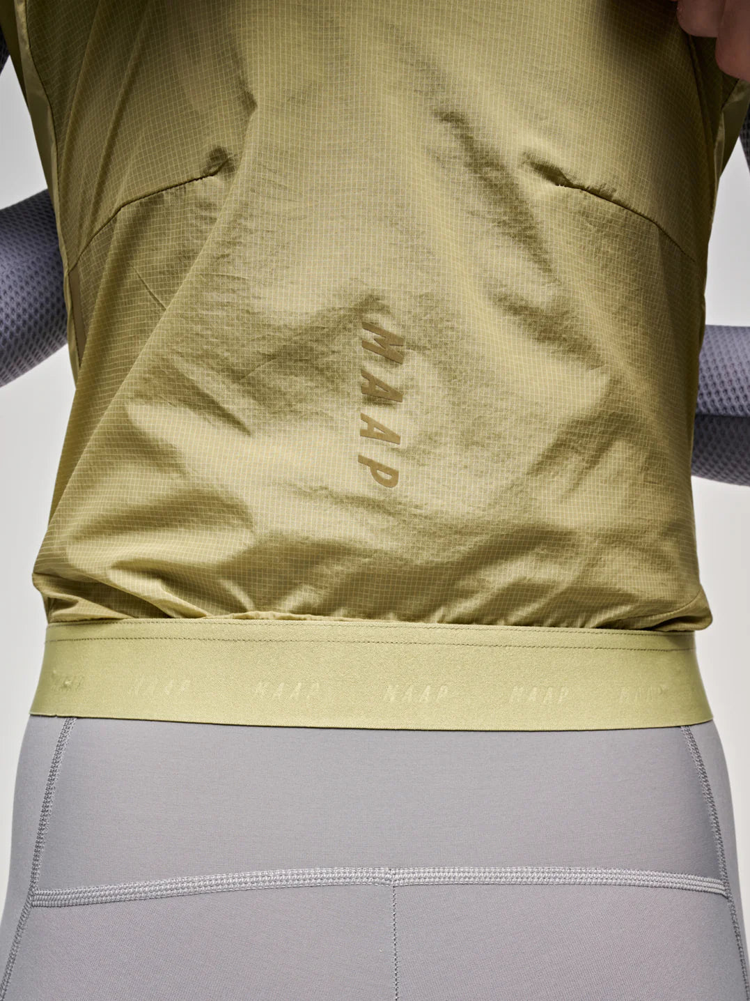 MAAP Women’s Flow Vest Dark Ore | 軽量・保温・レディースサイクルベスト| CYCLISM